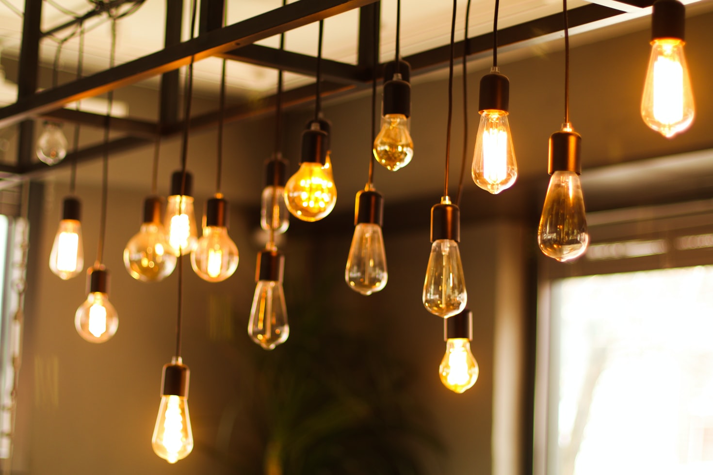 Ingin Menukar Mentol Lampu Bilik Tidur? Ini 3 Perkara Yang Mungkin Perlu Pertimbangkan Sewaktu Memilih Warna Mentol