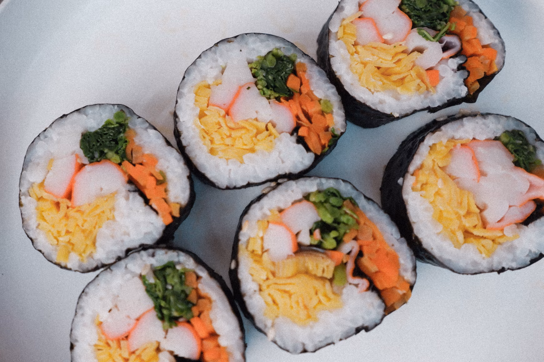 Kimbap Dari Korea, Sementara Sushi Gulung Dari Jepun – Apakah Perbezaannya?
