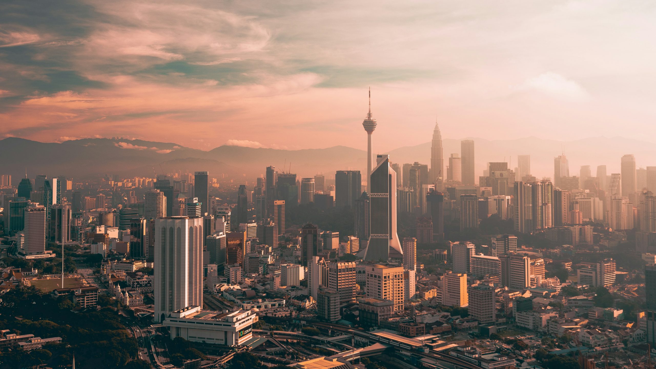 Mengapa Langit Biru Waktu Pagi Dan Berubah Jingga Pada Waktu Senja?