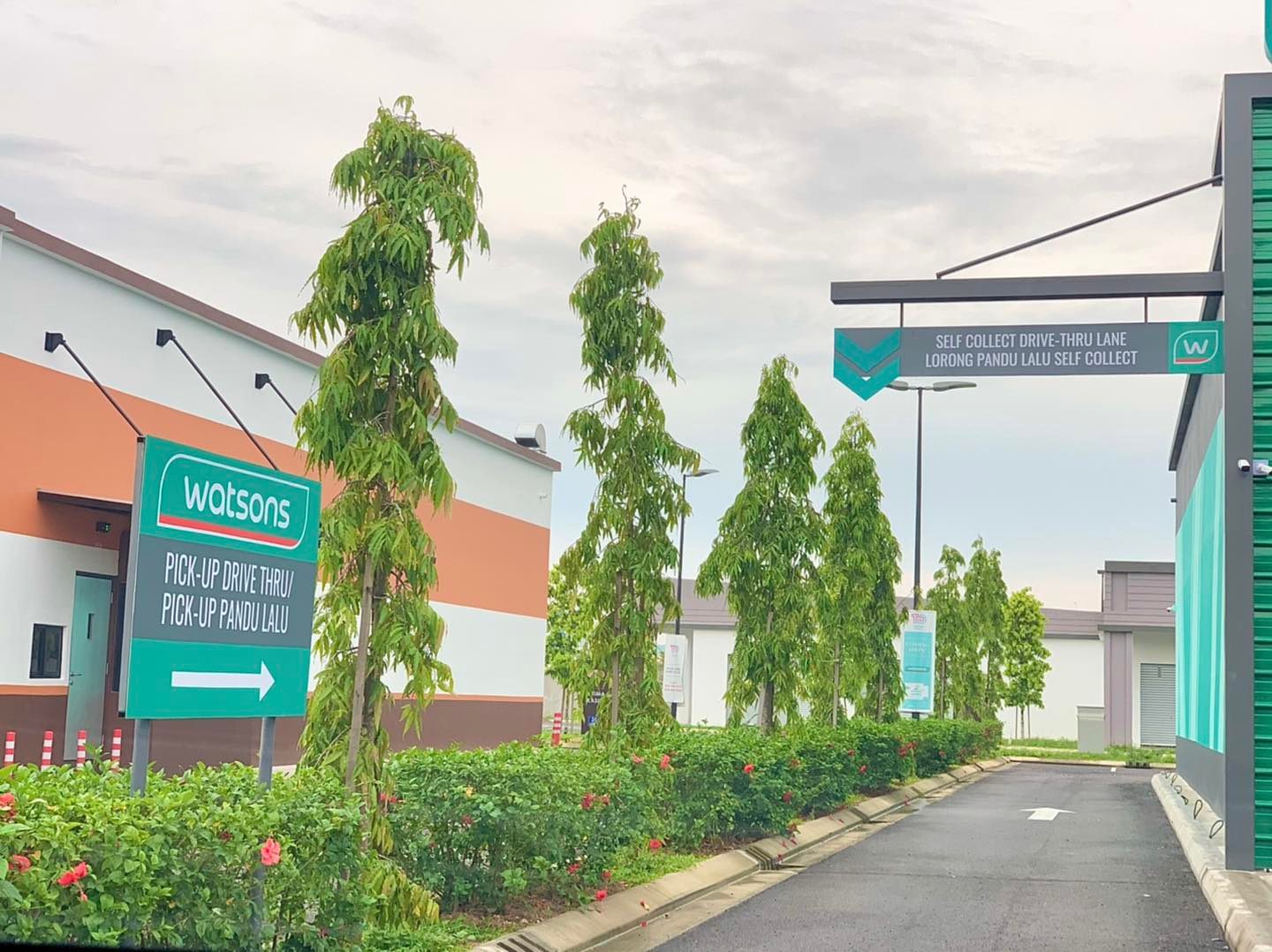 Watsons Membuka Cawangan Pandu-Lalu Yang Pertama Di Johor Bahru