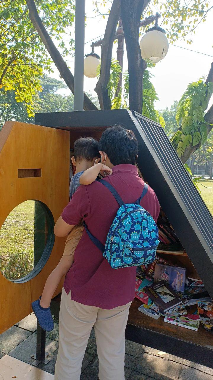 Perpustakaan Mini Di Ademnya Taman-Taman Jakarta