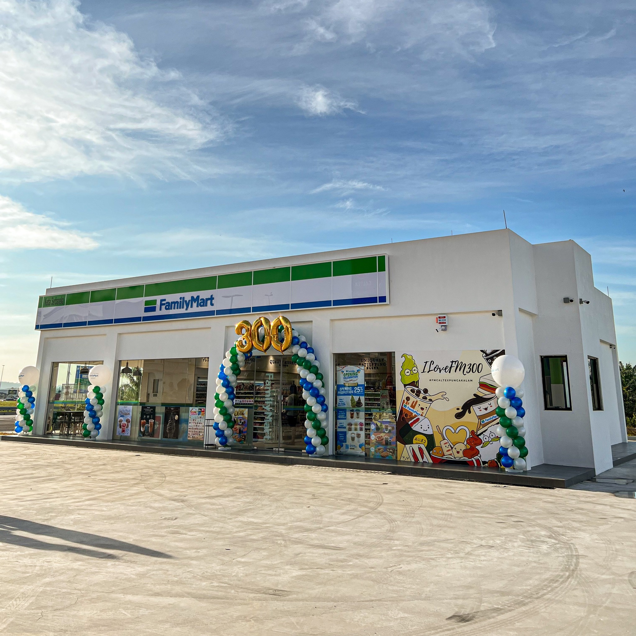 FamilyMart Kini Telah Hadir Dengan 300 Cawangan Fizikal Di Seluruh Malaysia