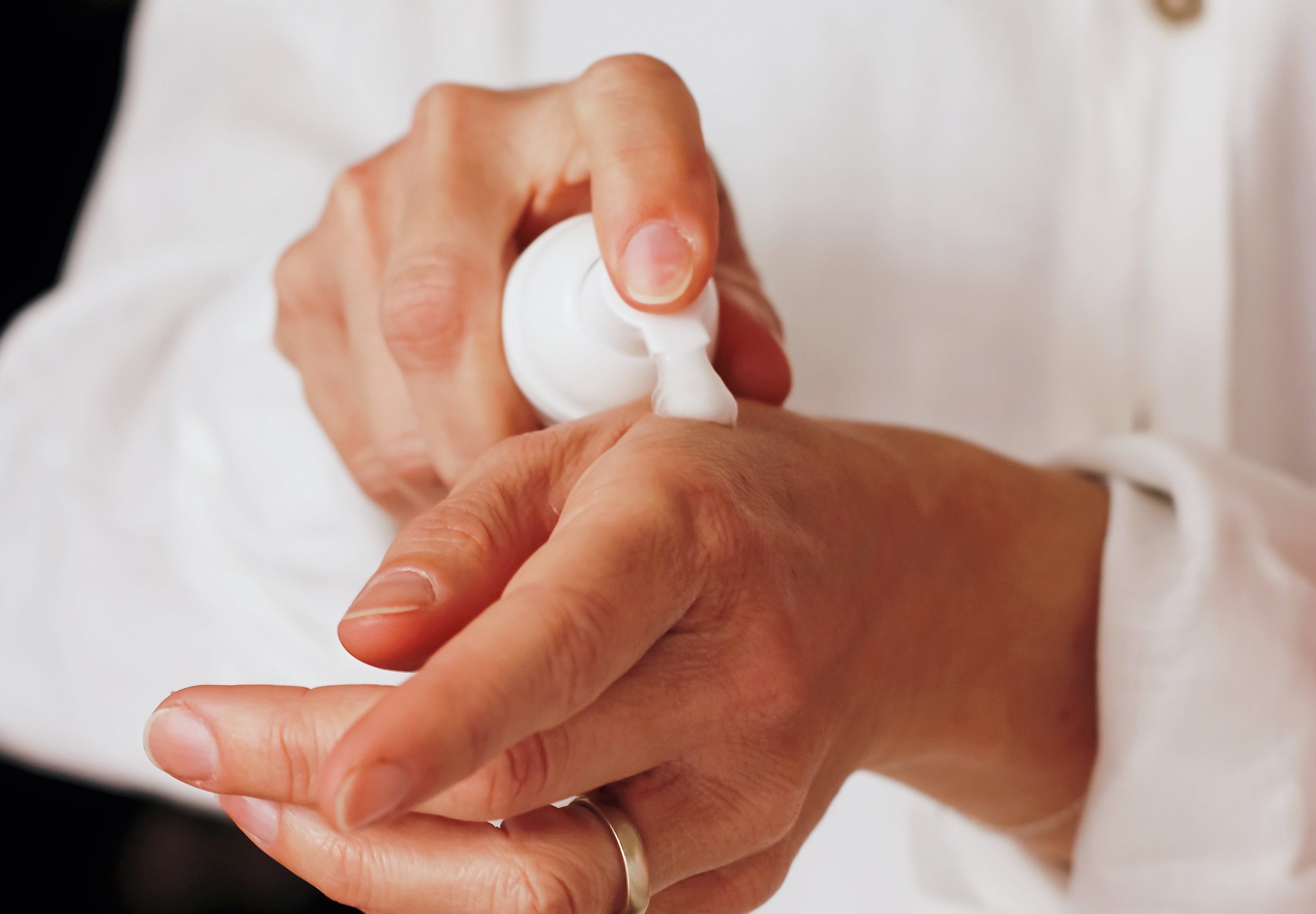 Berapakah Amaun Cecair Produk Penjagaan Kulit Yang Disarankan Pakar Dermatologi Untuk Digunakan?