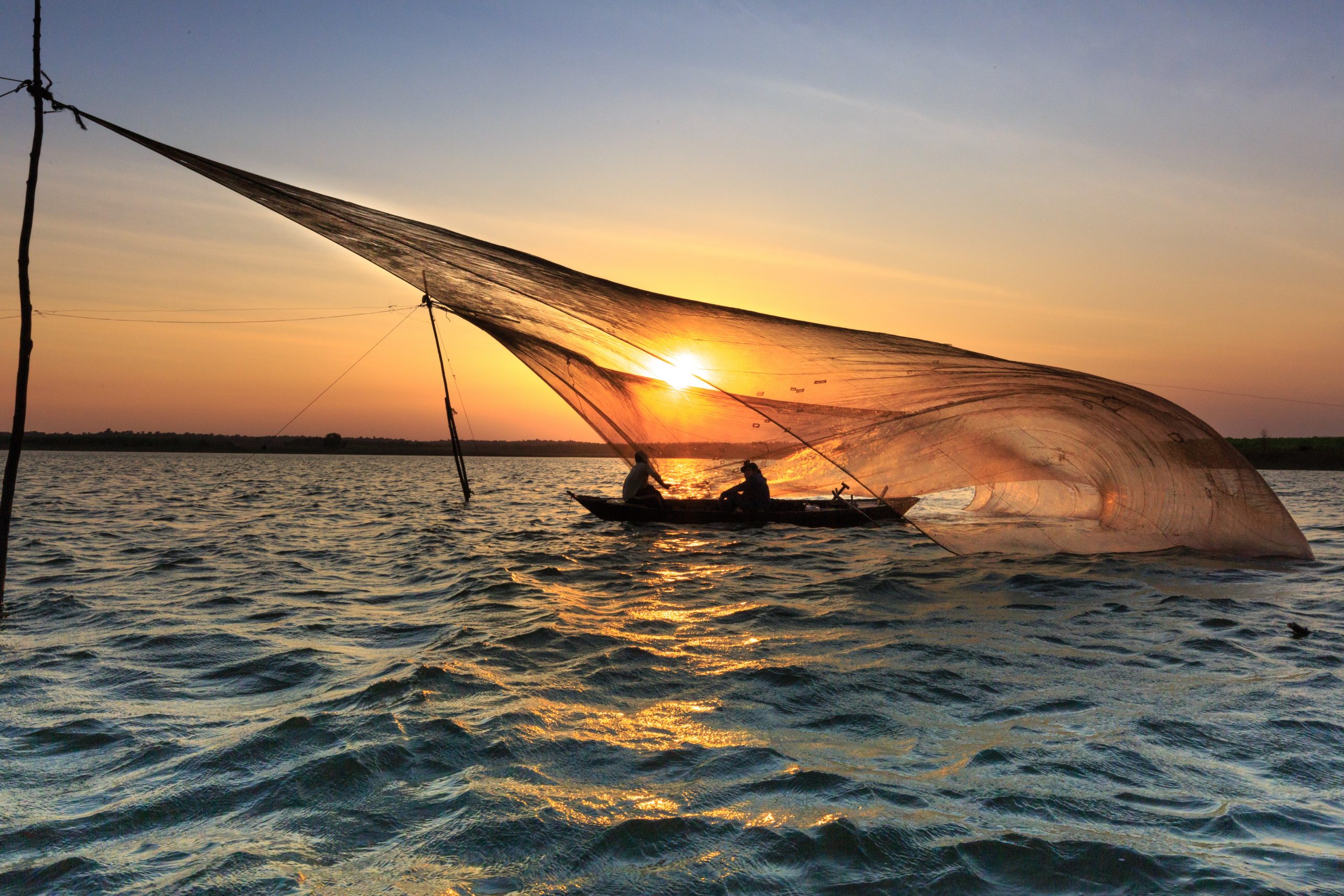Ragam Teknik Memancing Ikan Di Laut