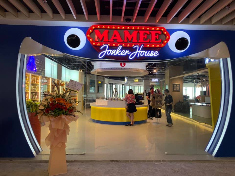 Reka Dan Lukis Corak Tersendiri Pada Cawan Mamee – Kunjungi Mamee Jonker House Di Melaka