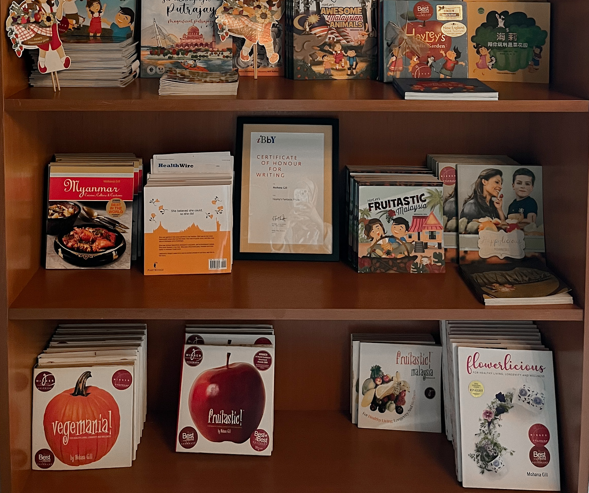 Mohana Gill Kongsi Cara Penyediaan Hidangan Yang Fleksibel Menerusi 10 Buku Masakan Istimewa