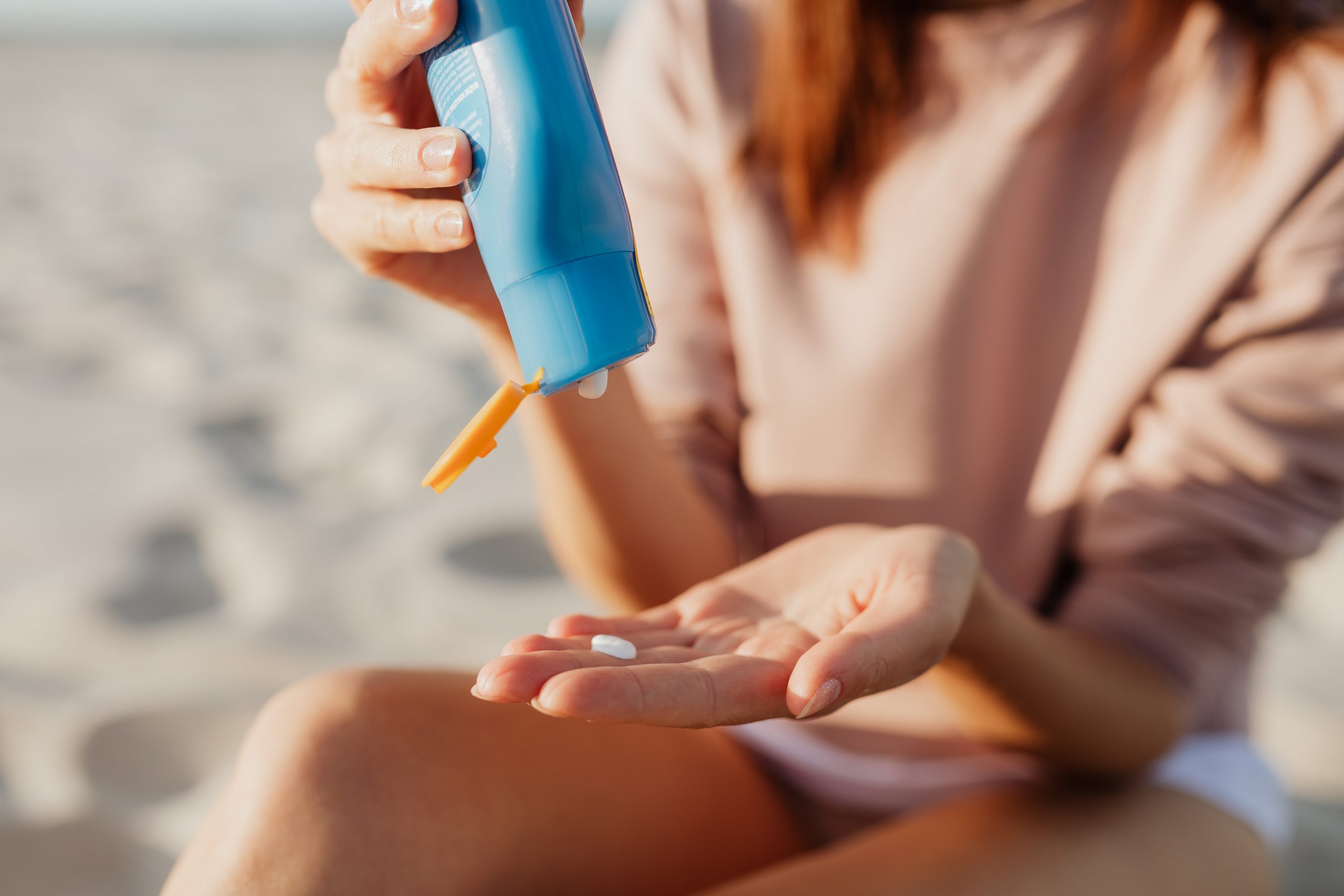 Memahami Perbedaan<em> “Sunblock” </em>Dan<em> “Sunscreen”&nbsp;</em>