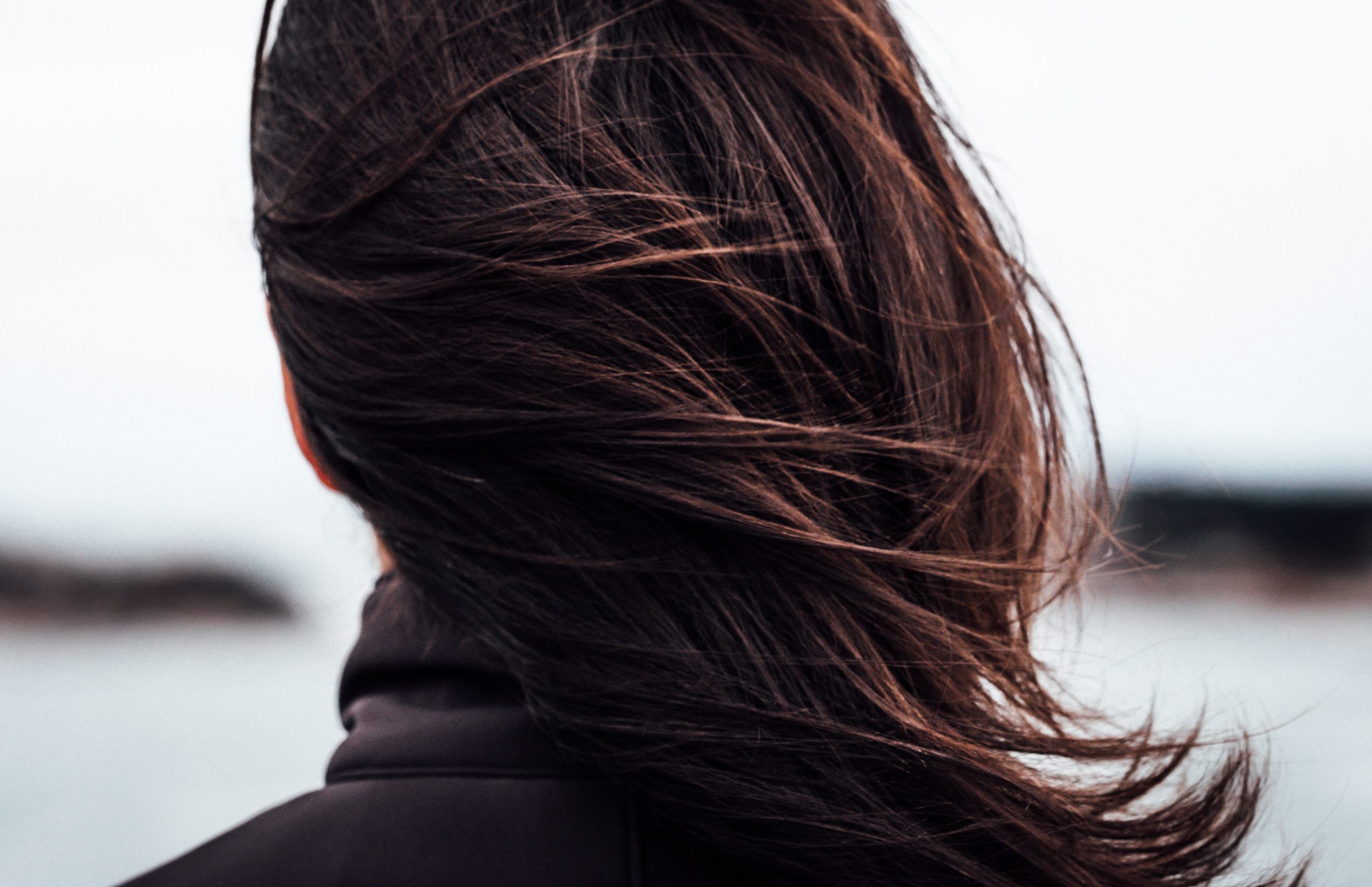 Mengapa Rambut Kita Berbeza? Memahami Punca Rambut Kerinting Dan Rambut Lurus