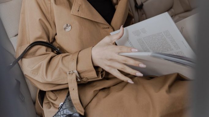 Mengapa Pening Kala Membaca Buku Di Kereta Yang Bergerak? 