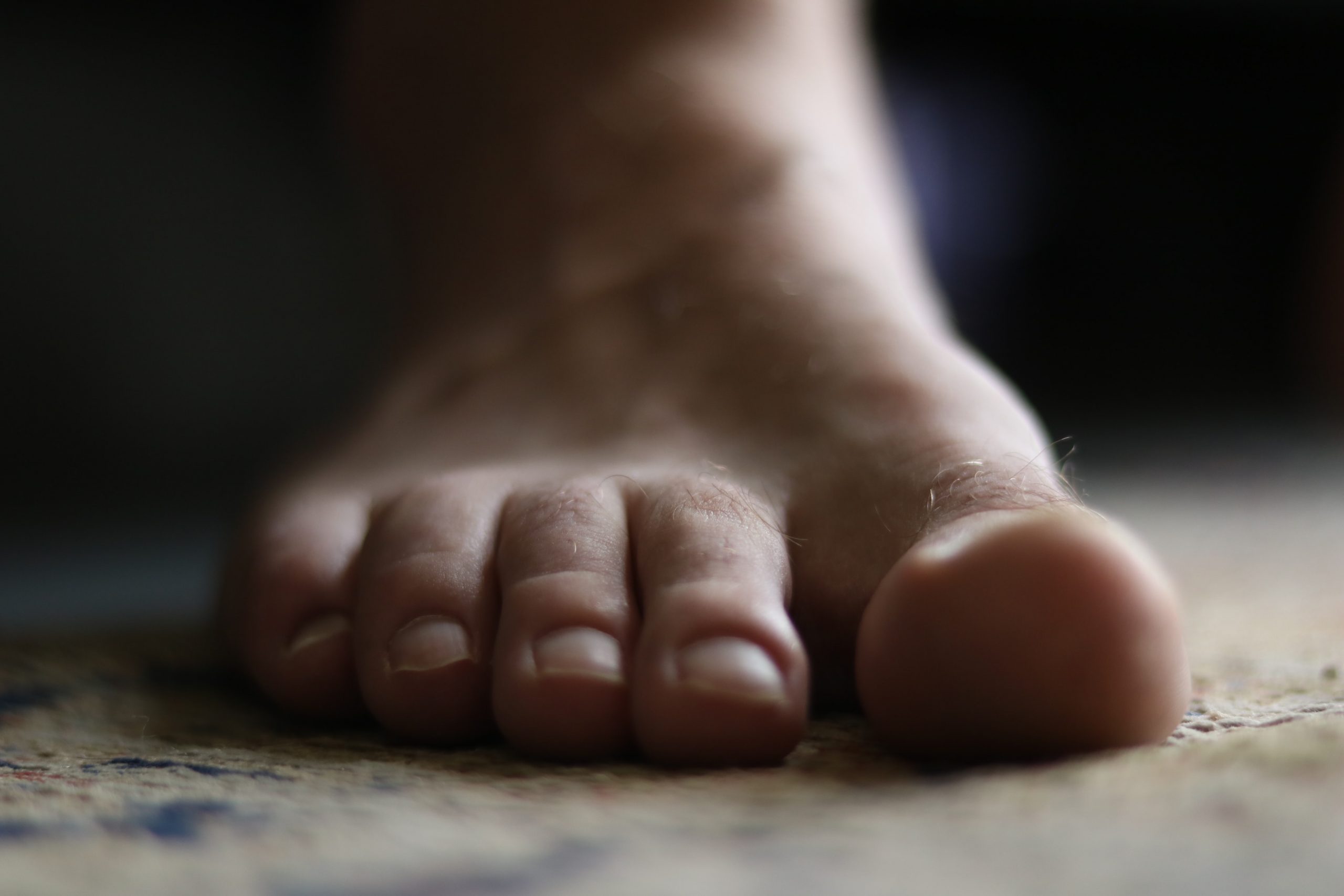 Mengapa Kuku Tangan Lebih Cepat Tumbuh Berbanding Kuku Kaki?