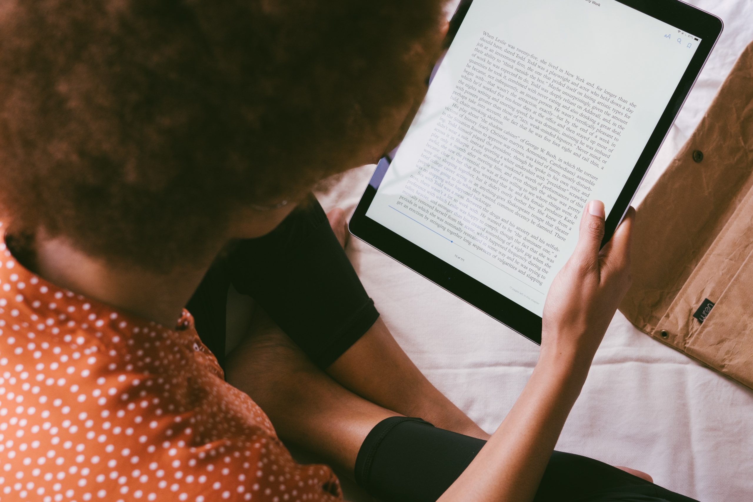 Lebih Suka Membaca Buku Fisik atau Ebook?