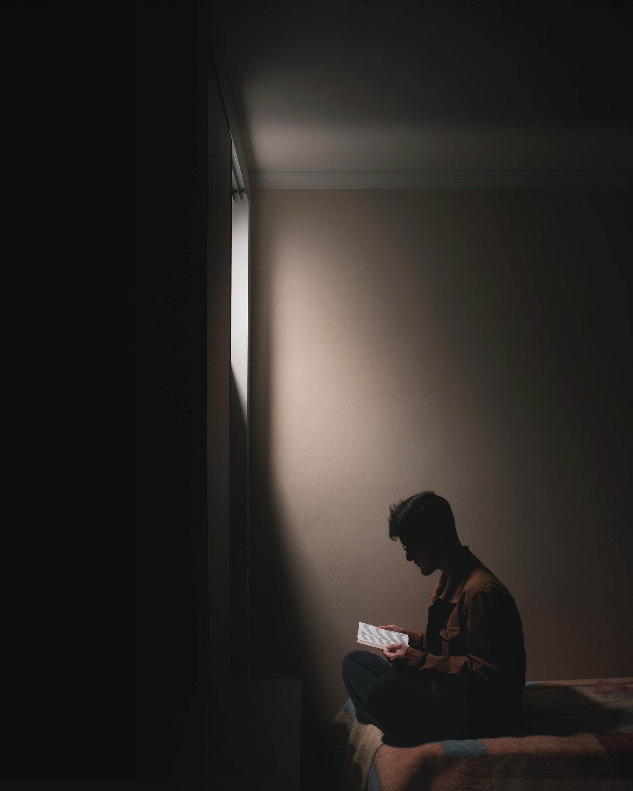 Sebuah Buku Yang Kau Pangku 