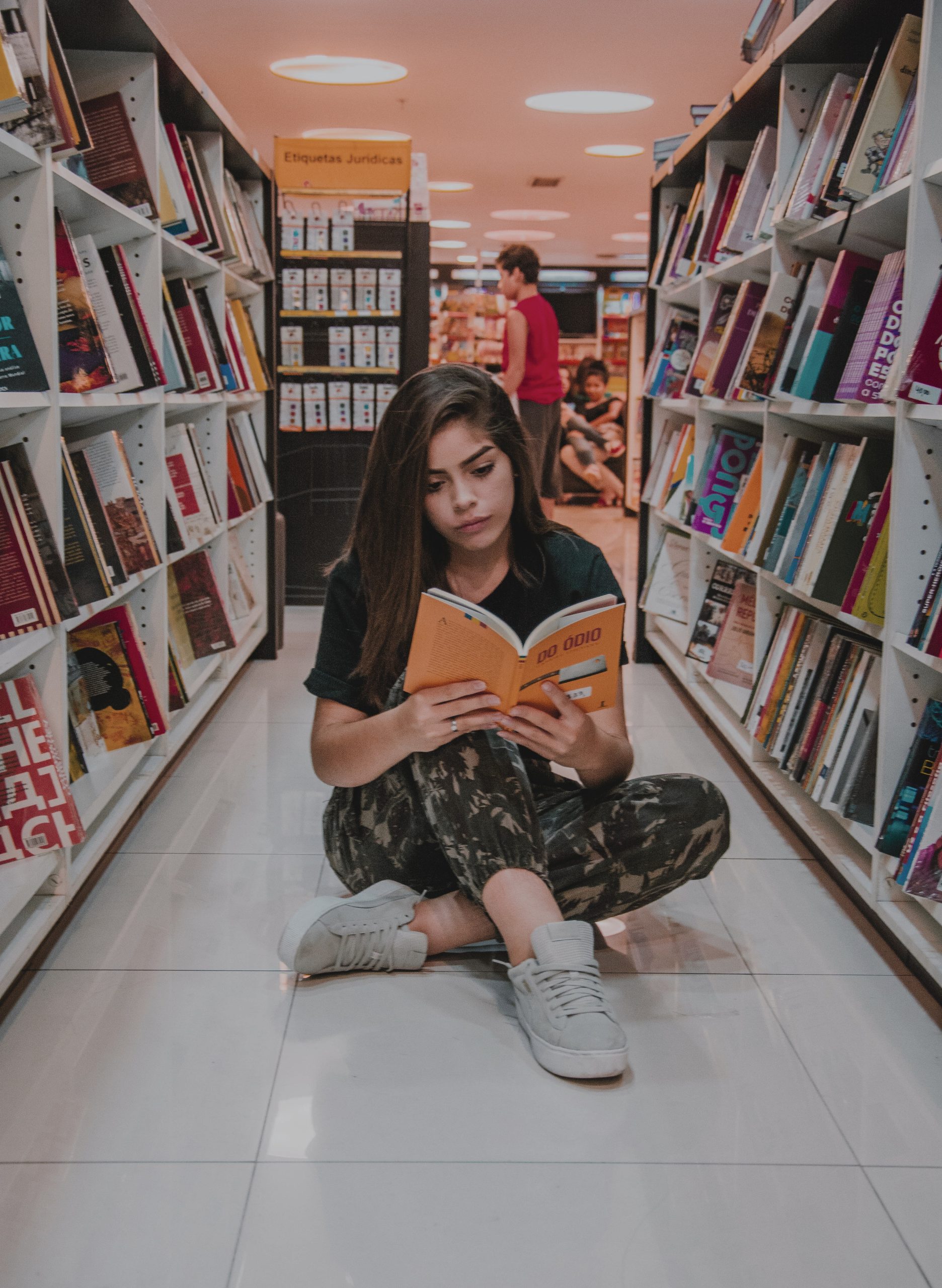 Cara Lain Menikmati Buku 