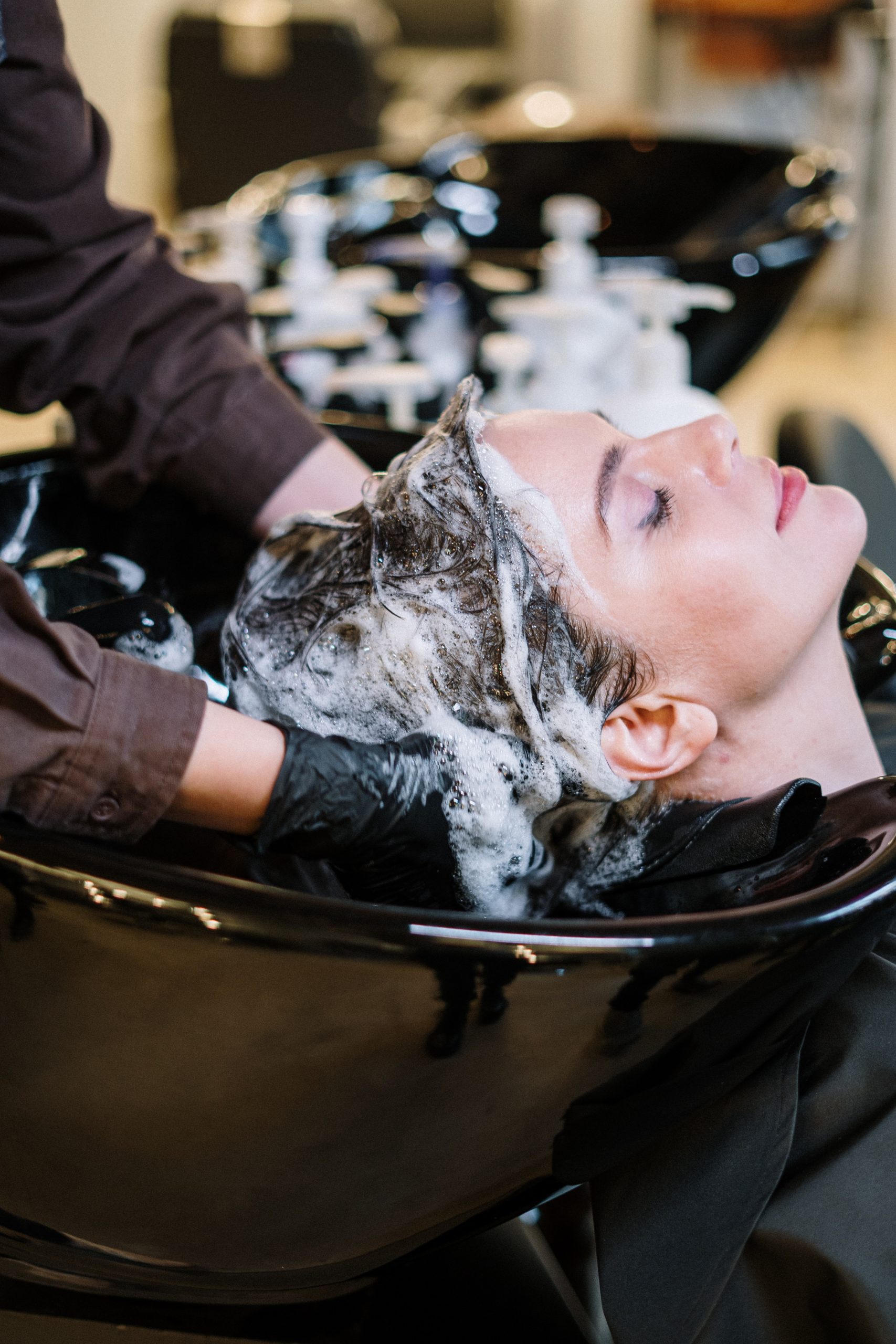 Benarkah Mencuci Rambut Setelah Diwarnai Membuat Cepat Pudar? 