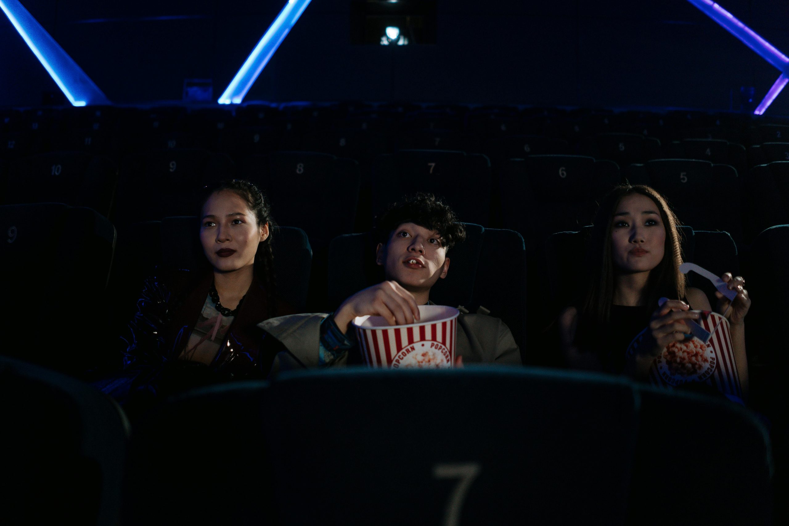 Yang Sebaiknya Tidak Dilakukan Saat Nonton Bareng Di Bioskop 