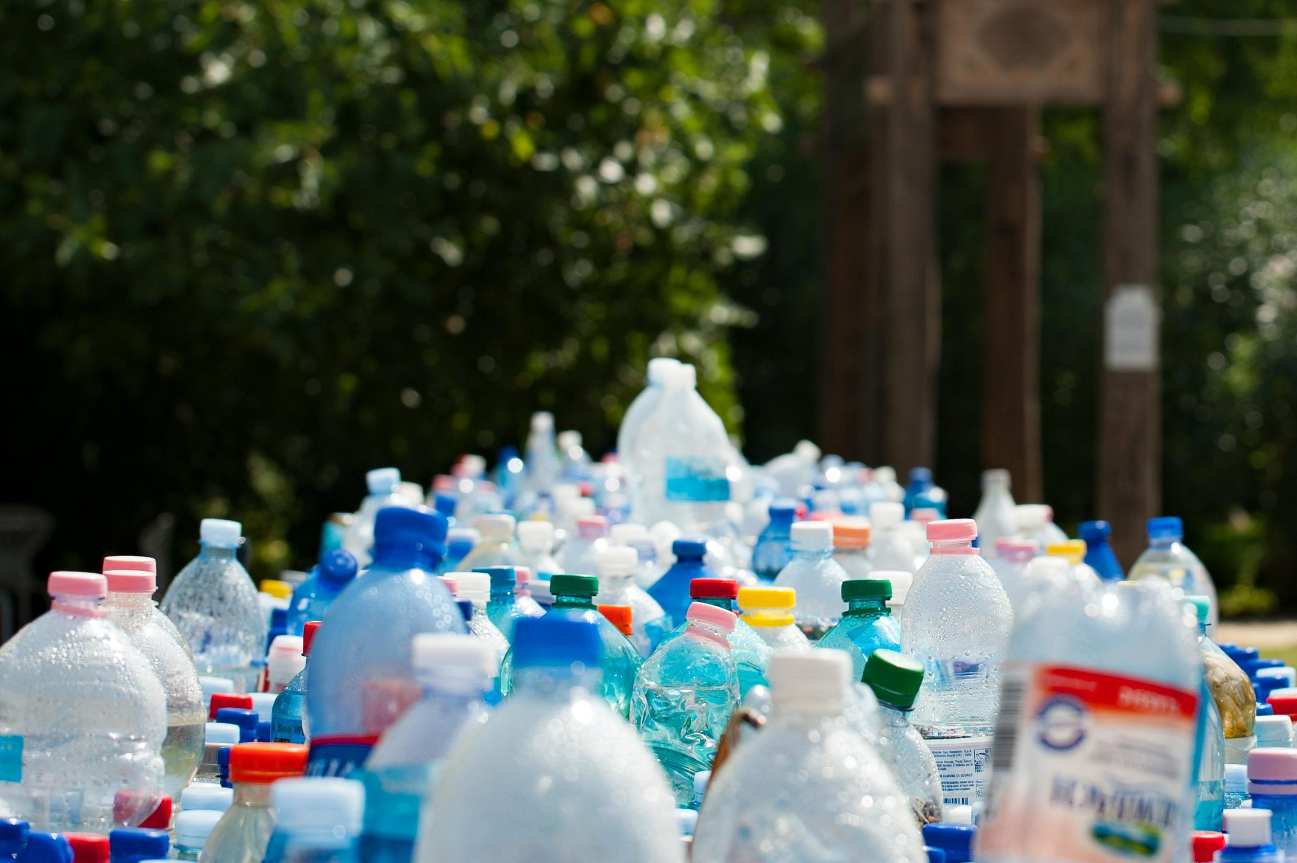 Mengatasi Sampah Plastik Dengan Cara Produktif 