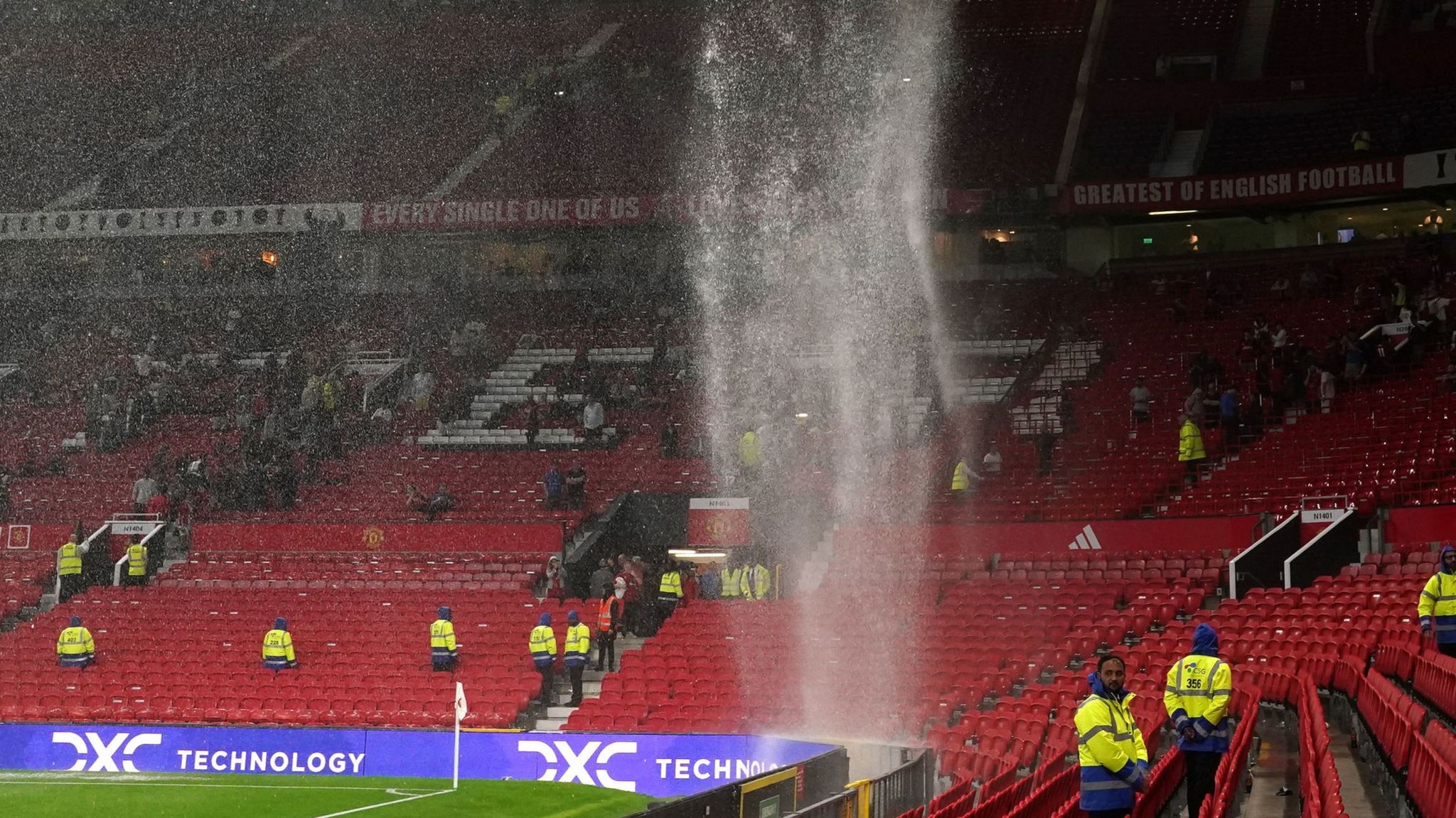 Fakta Menarik EPL: Dari Poznan Celebrations Hingga Bocornya Old Trafford 