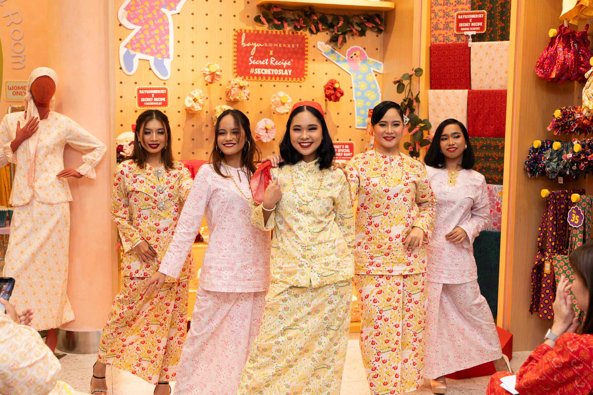 Koleksi Bayu Somerset x Secret Recipe Memperlihatkan Koleksi Pakaian Tradisional Melayu Yang Diilhamkan Dari Perisa Kek