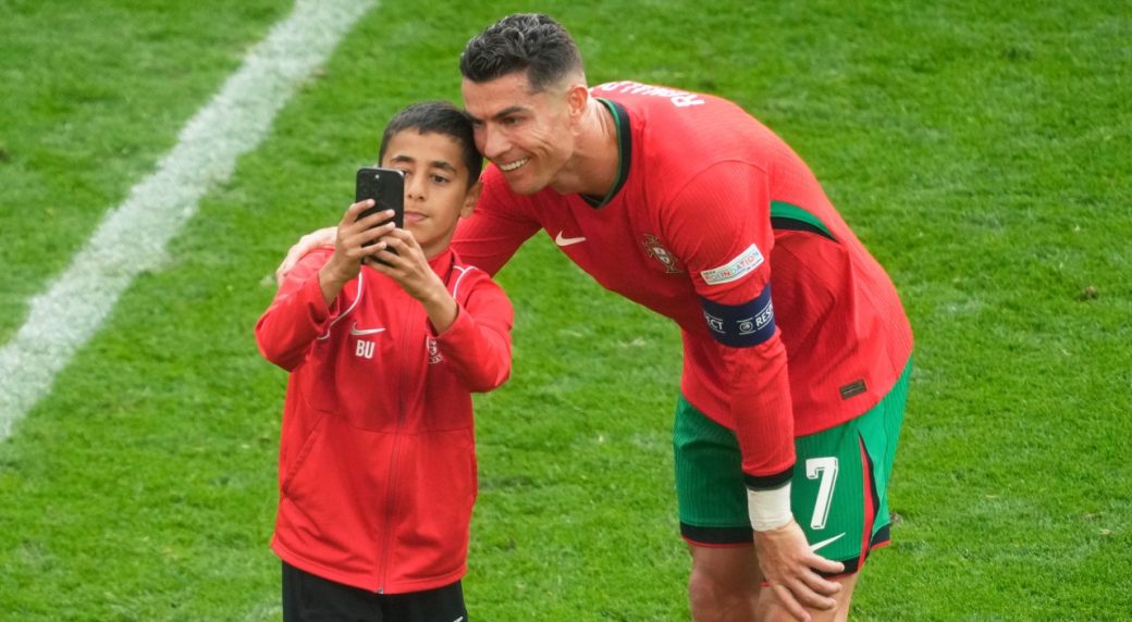 Dari CR7 Yang Ramah Anak Hingga Baju Tintin Belgia 