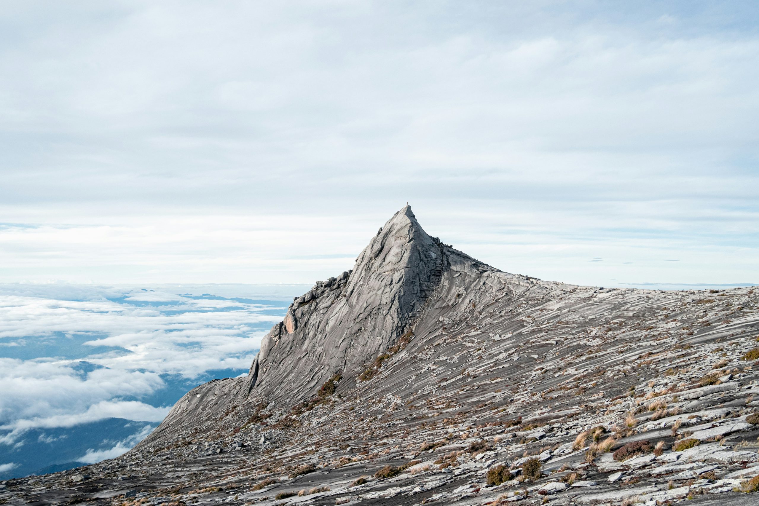 5 Puncak Tertinggi Di Malaysia – Merangkumi Bangunan Hingga Ke Puncak Semula Jadi