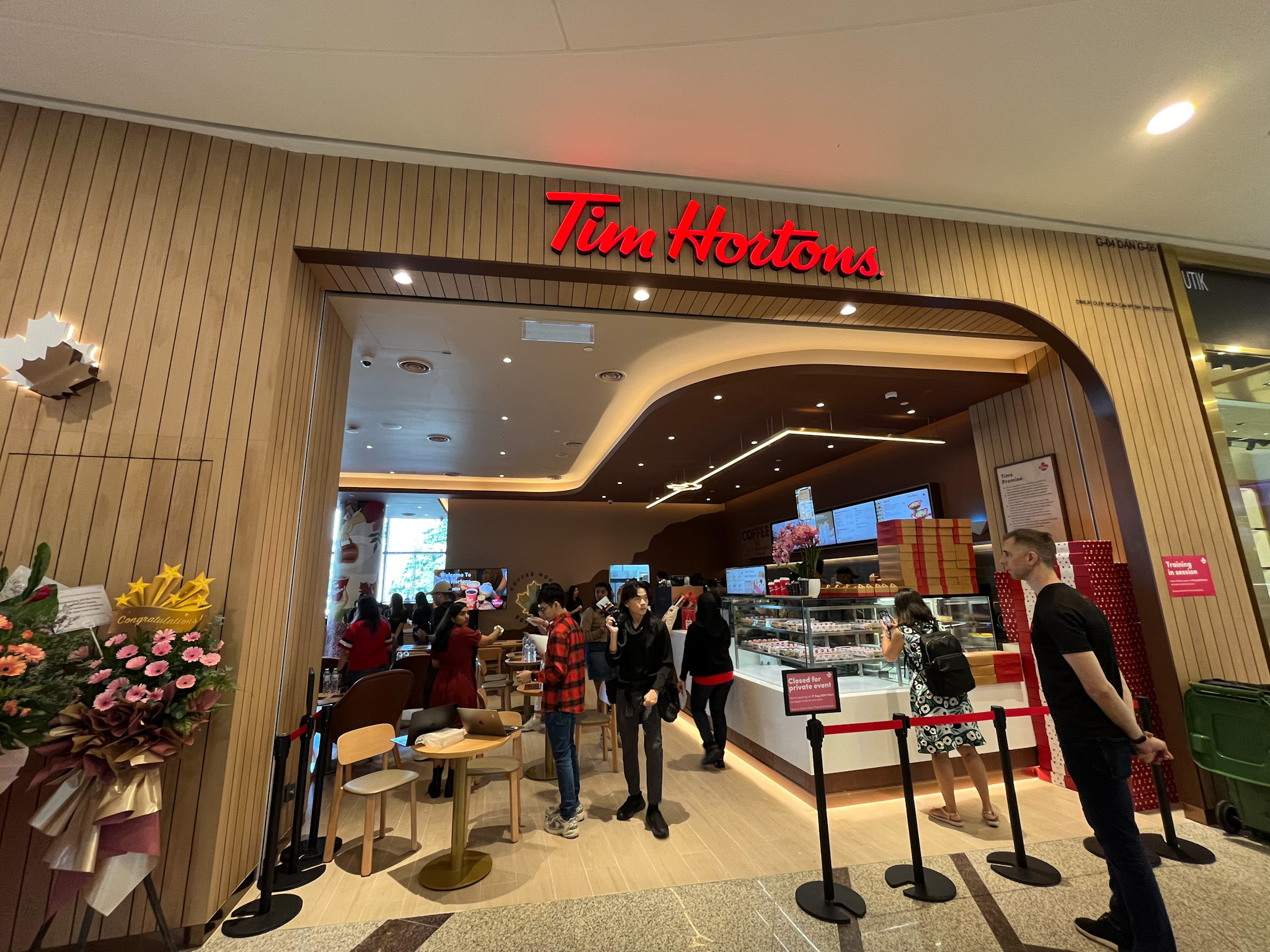 Tim Hortons Dibuka Di Sunway Velocity Mall Dan IOI City Mall – Menawarkan Variasi Pilihan Kopi Dan Timbits