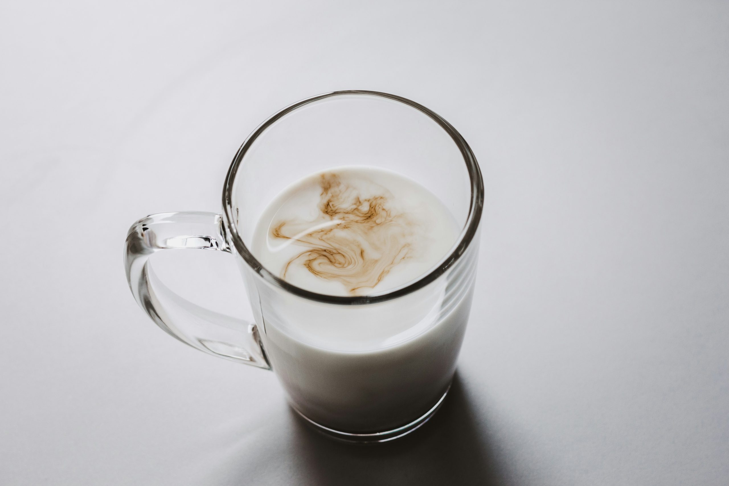 Susu Atau Air Suam – Mana Satu Lebih Baik Untuk Diminum Selepas Bangun Tidur?