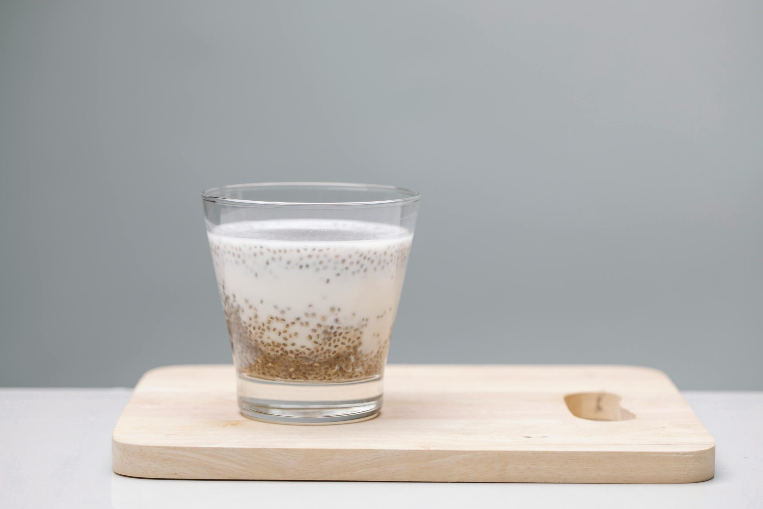 Apakah Perbezaan Antara Greek Yogurt Dan Yogurt Biasa?