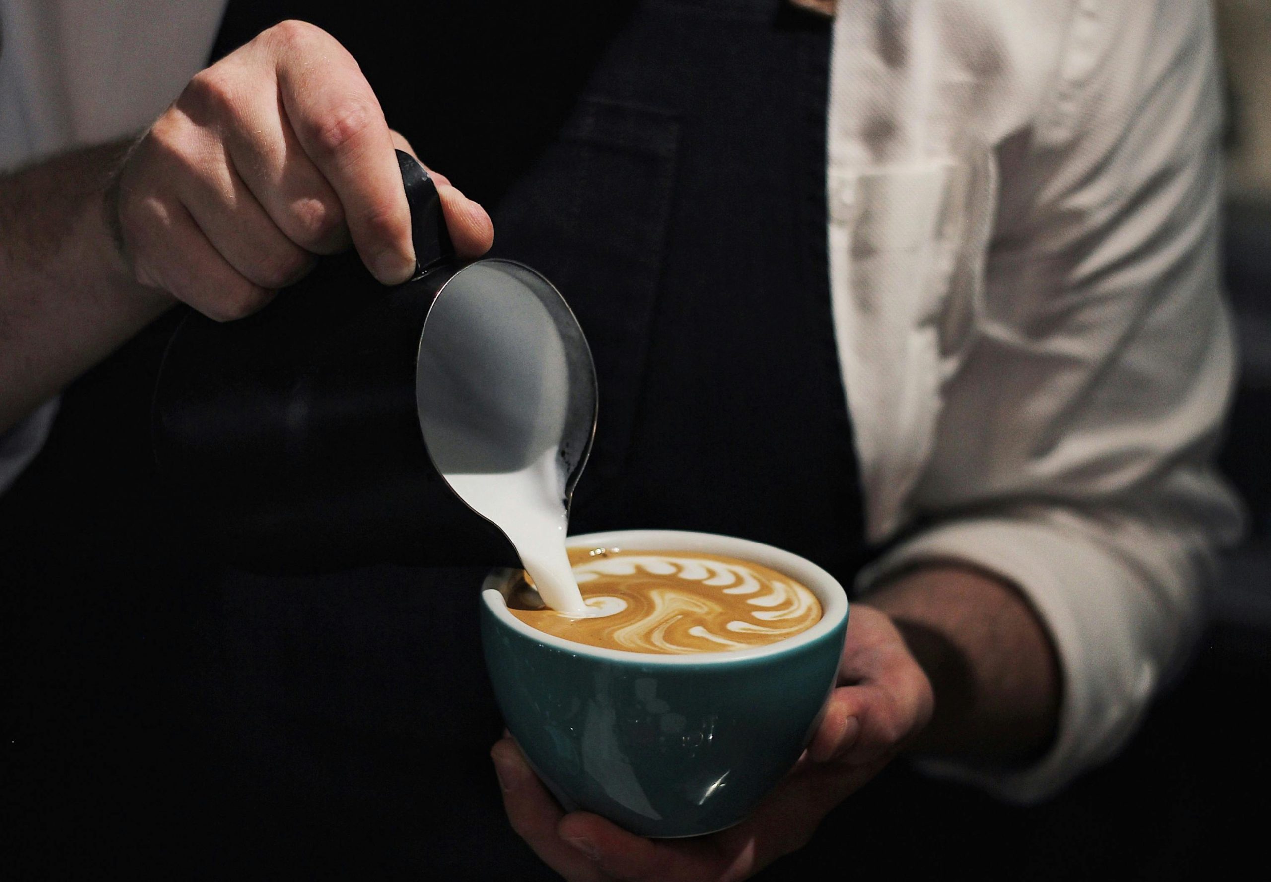 Apakah Jenis Susu Yang Sesuai Digunakan Untuk Menyediakan Cafe Latte?