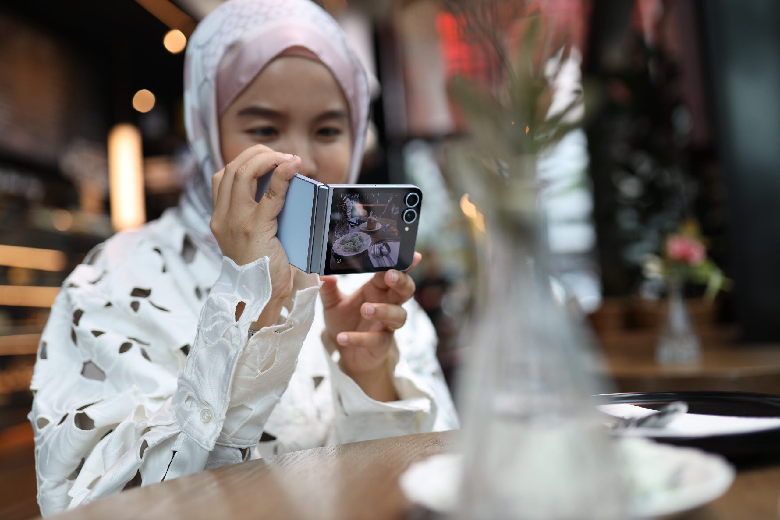 Ulasan Samsung Galaxy Z Flip6 – Bawa Jalan-Jalan Kuala Lumpur, Dari Kafe Hingga Ke Canting Batik