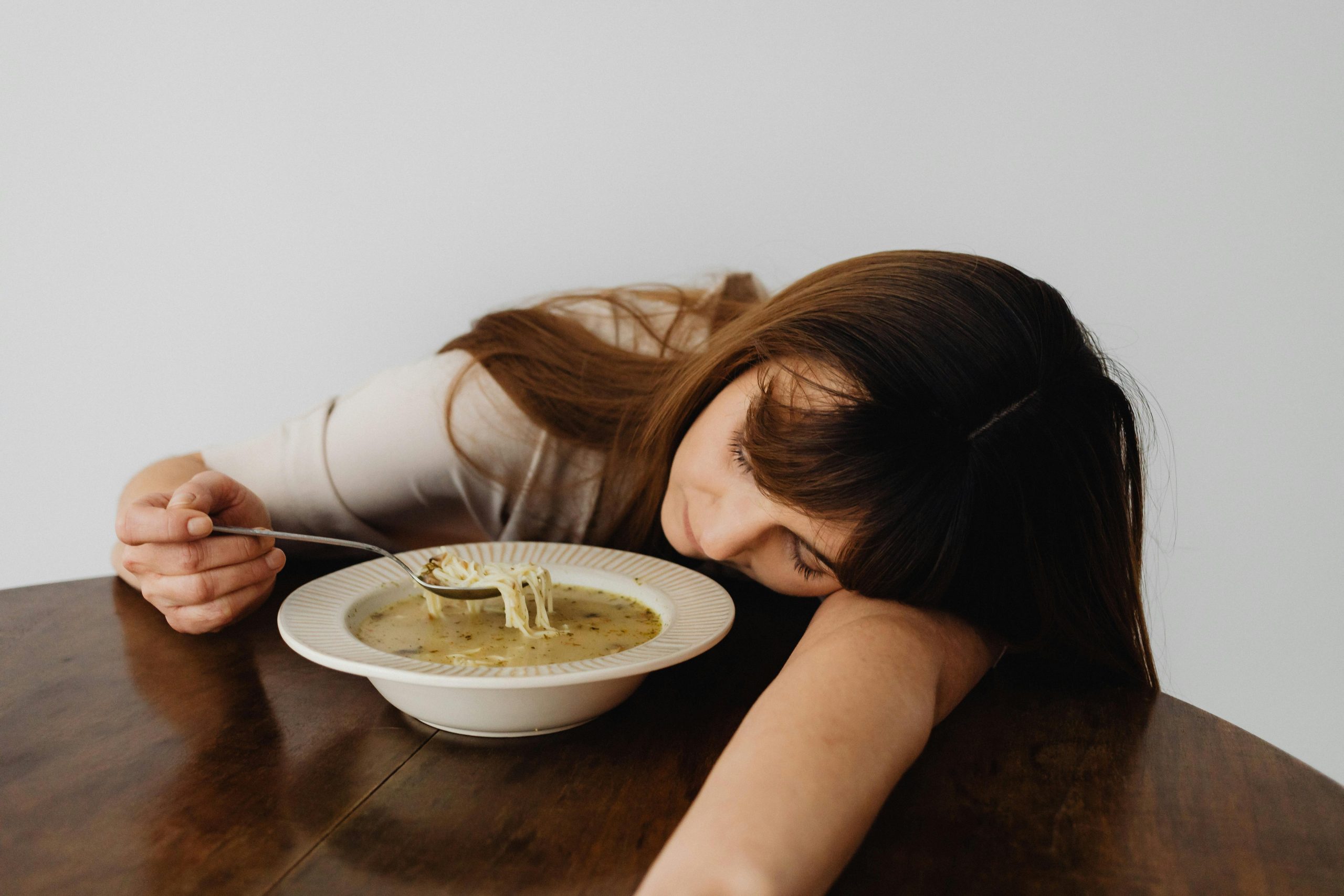Tips Menghindari Rasa Kantuk Setelah Makan Besar 