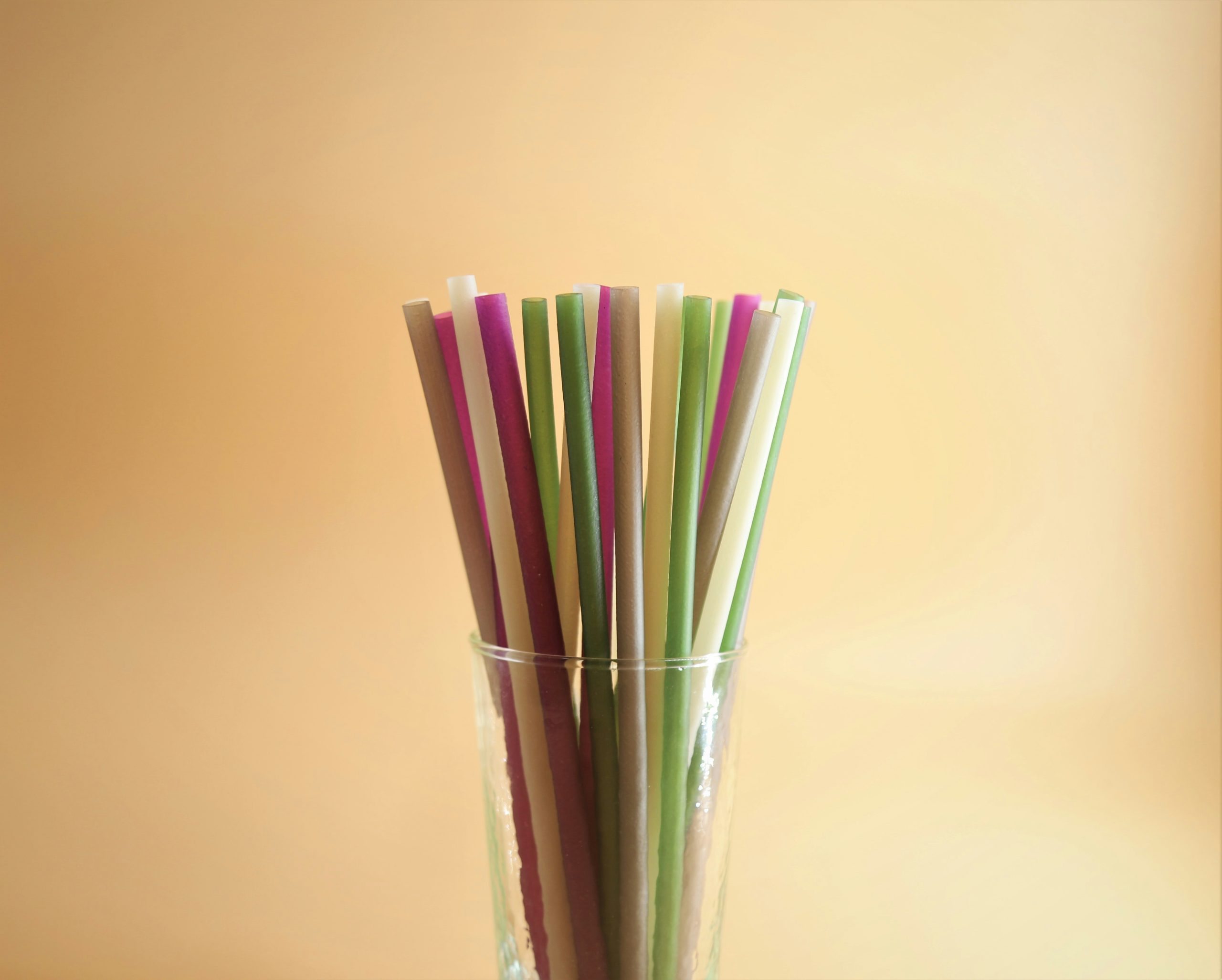 Mengapa Straw Berbeza Memberikan Rasa Minuman Yang Berbeza?
