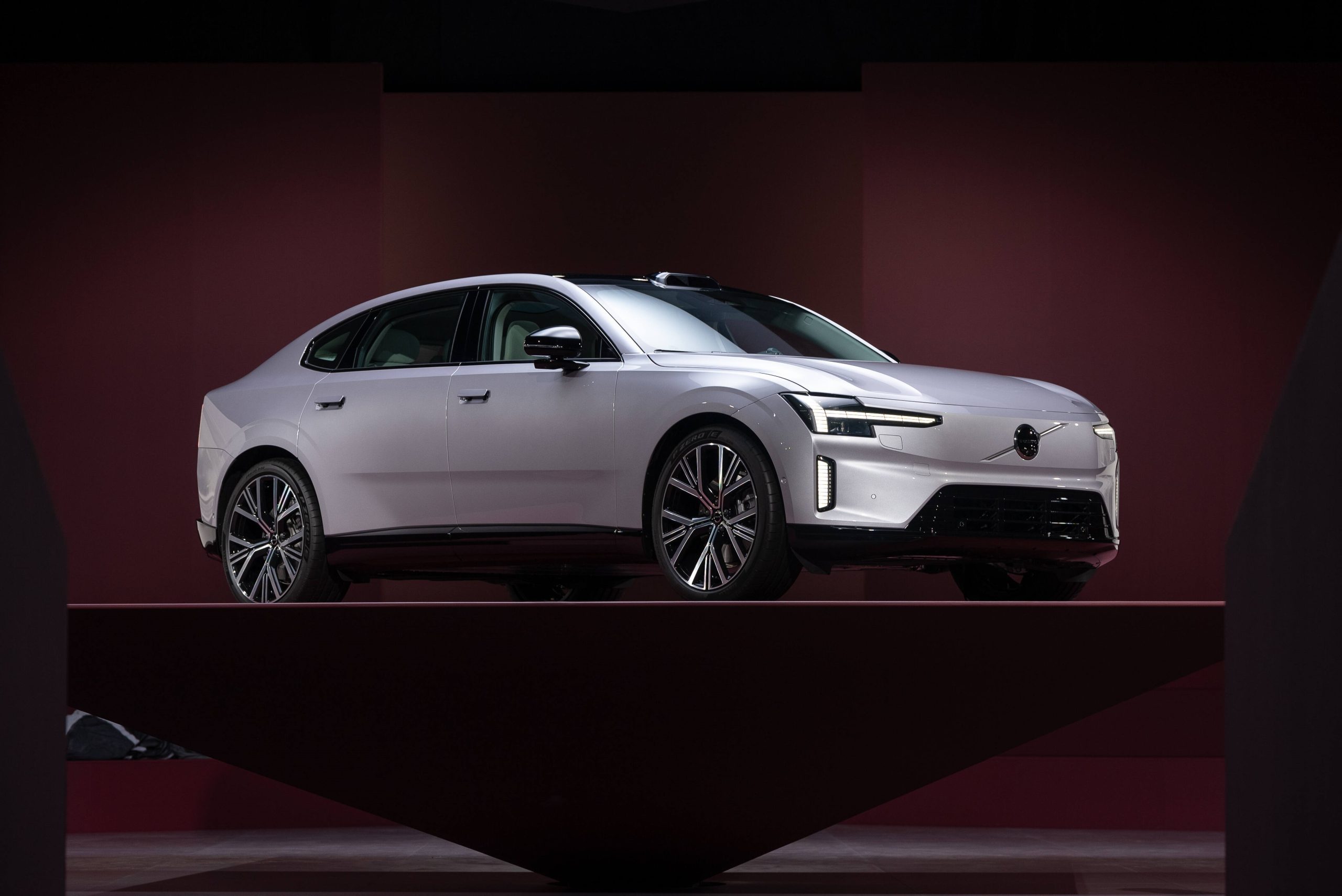 Ini Adalah Volvo ES90 – Sedan Elektrik Mewah Dengan Ruang Dalaman Yang Luas Seperti SUV