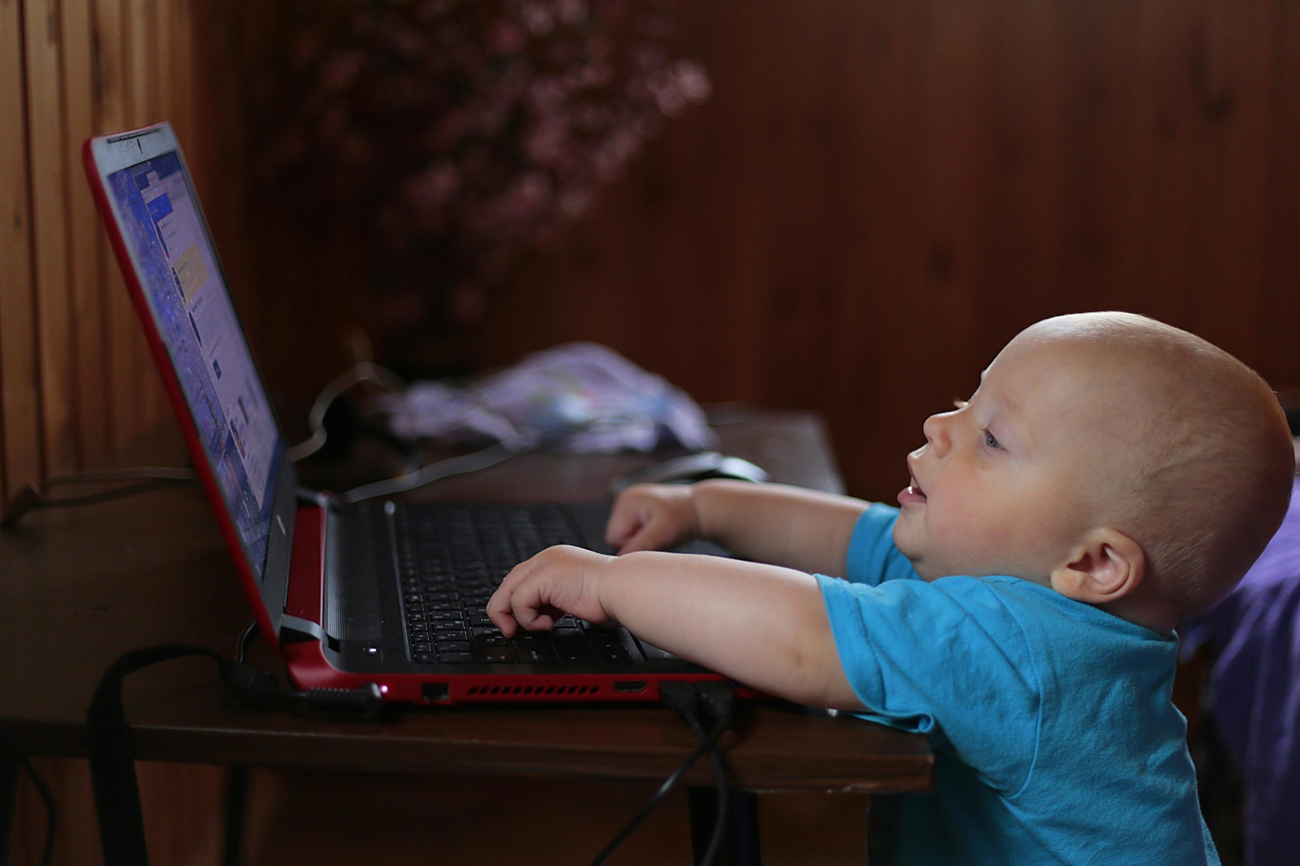 Menilik Autisme Virtual Pada Anak Yang Terpapar Gawai Sejak Dini