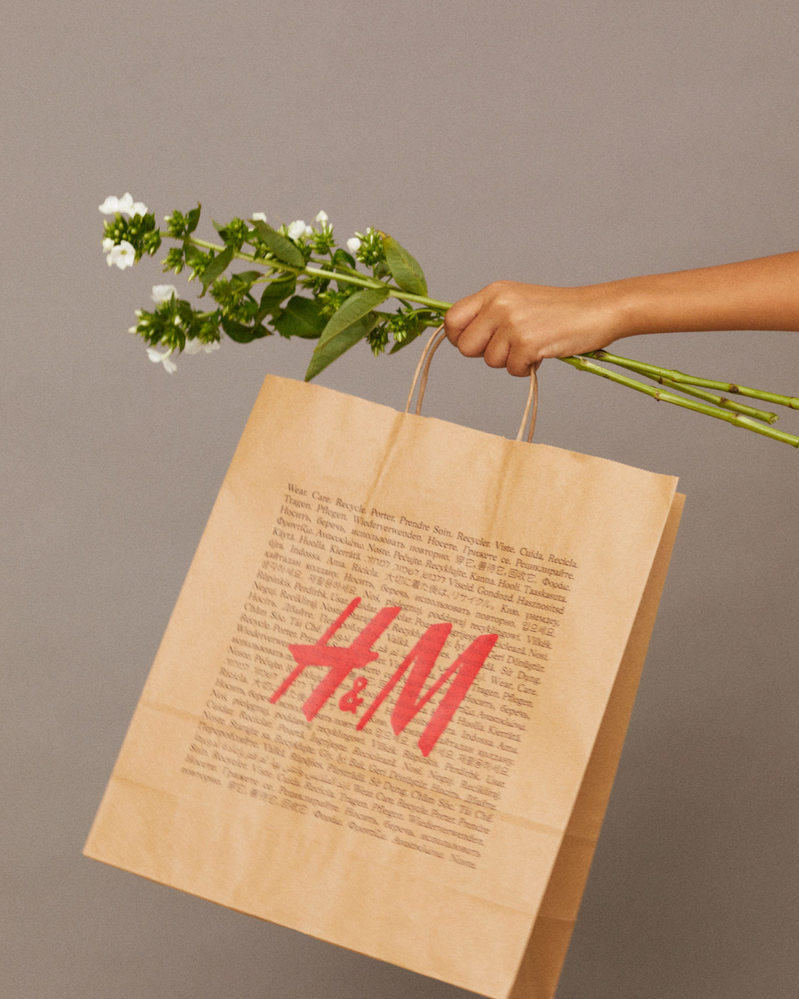 H&M Malaysia Meningkatkan Harga Caj Untuk Beg Kertas Kepada 60 Sen Untuk Setiap Beg