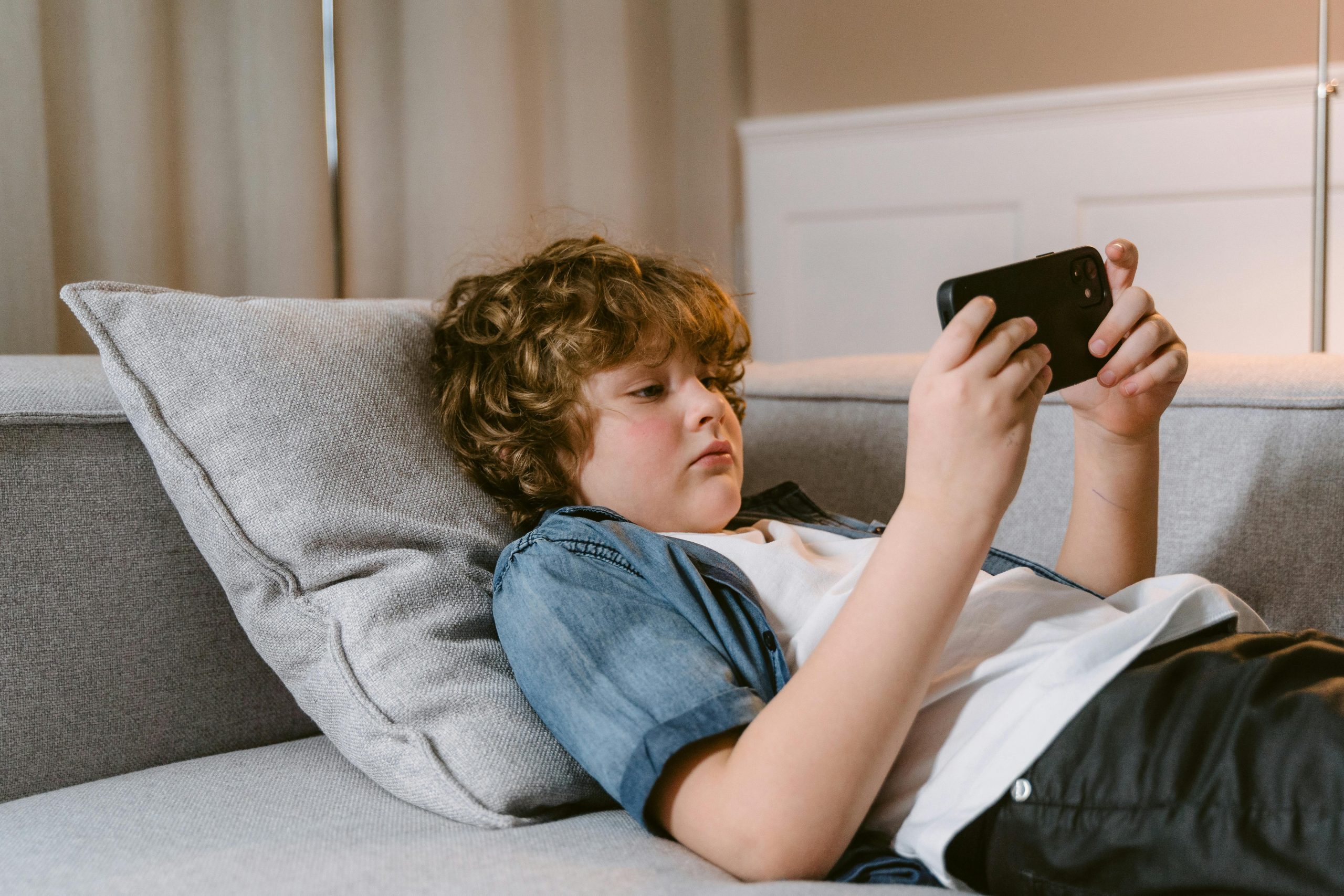 Tips Menghadapi Anak Tantrum Karena Gadget