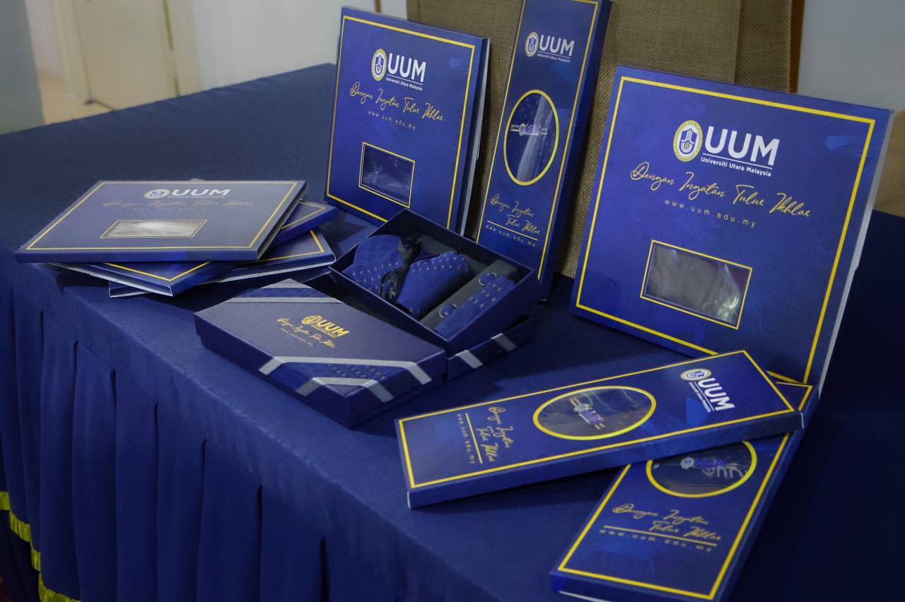 Universiti Utara Malaysia (UUM) Memperkenalkan Koleksi Eksklusif Tali Leher & Tudung Bawal