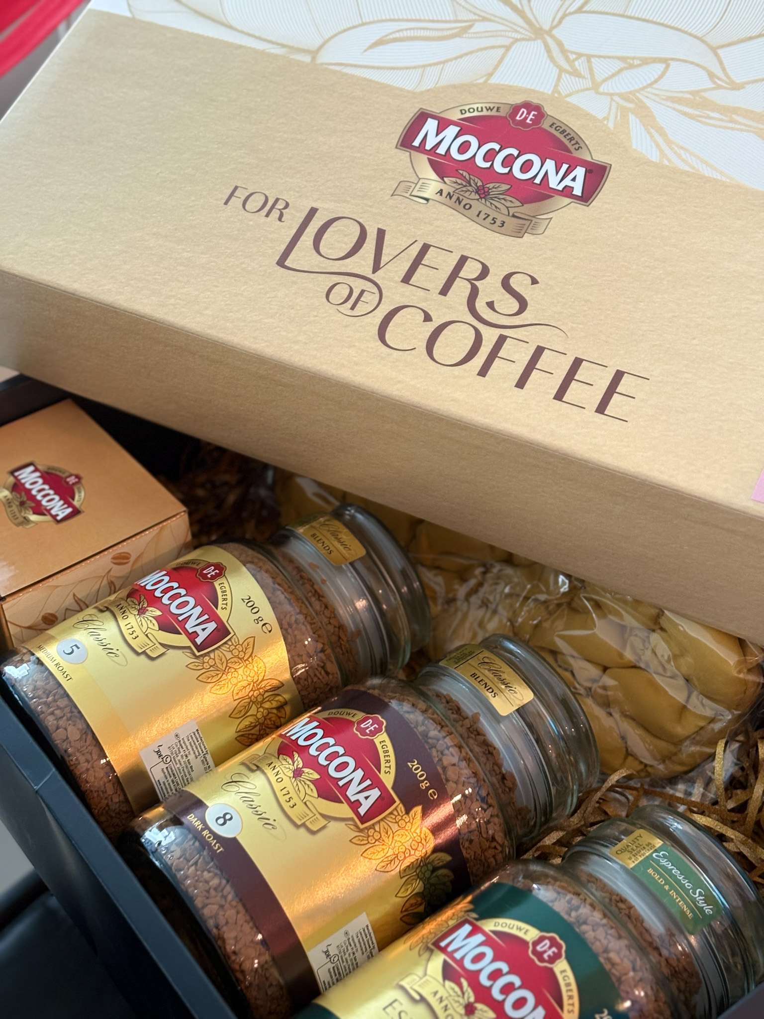 MOCCONA x KLFW25 Menyatukan Kopi Dan Fesyen Menerusi Kolaborasi Bersama Atelier Fitton Dan Ezzati Amira