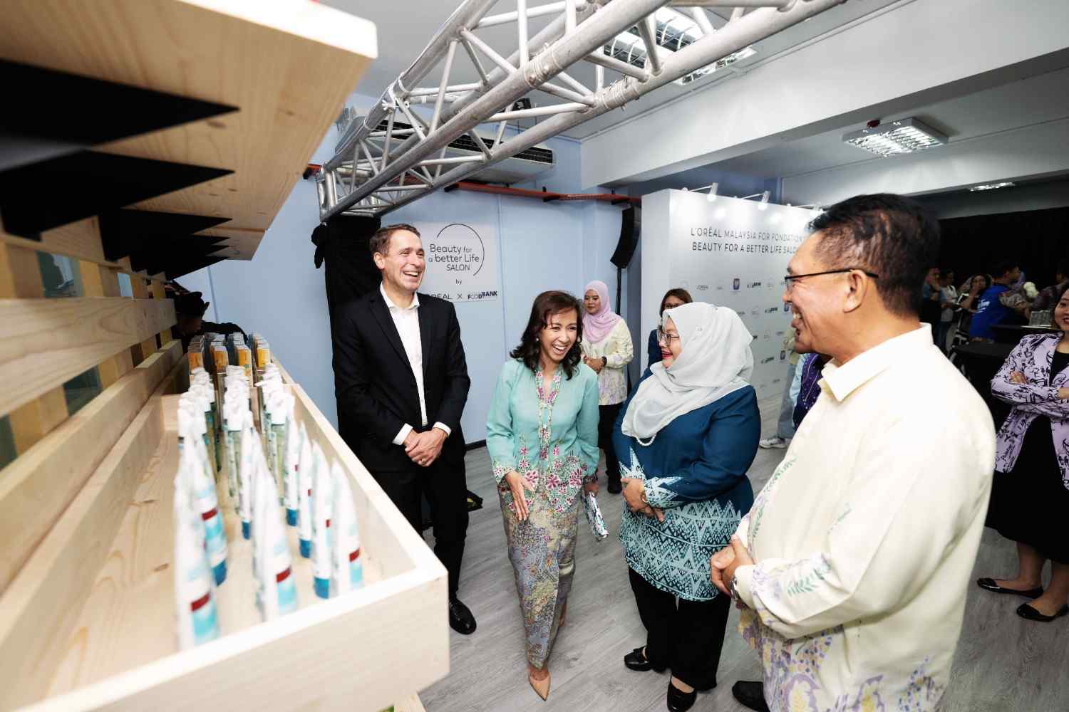 Beauty For A Better Life Salun Pertama Di Asia Kini Dibuka di Malaysia – Inisiatif Kecantikan Untuk Memerangi Pengasingan Sosial