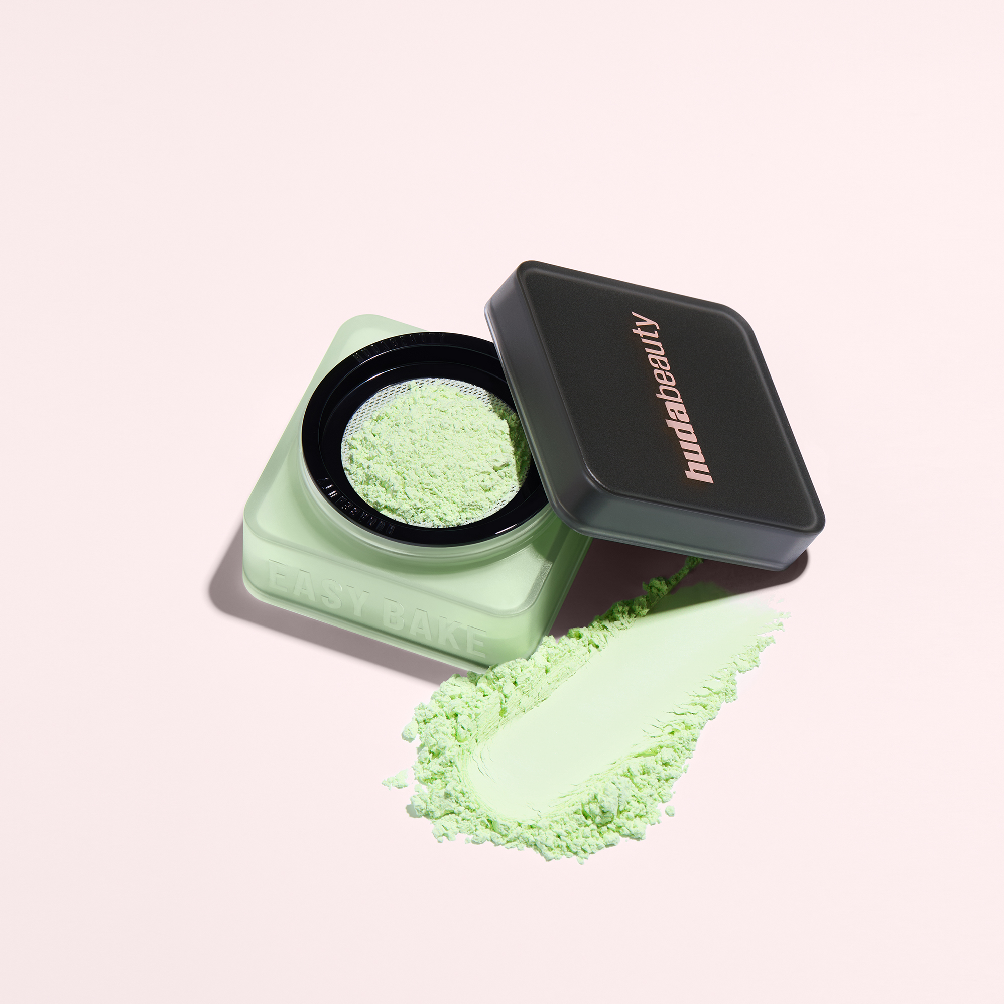 Huda Beauty Memperkenalkan Easy Bake Matcha Milk Cake – Penetap Solekan Edisi Terhad Untuk Meneutralkan Kemerahan Wajah