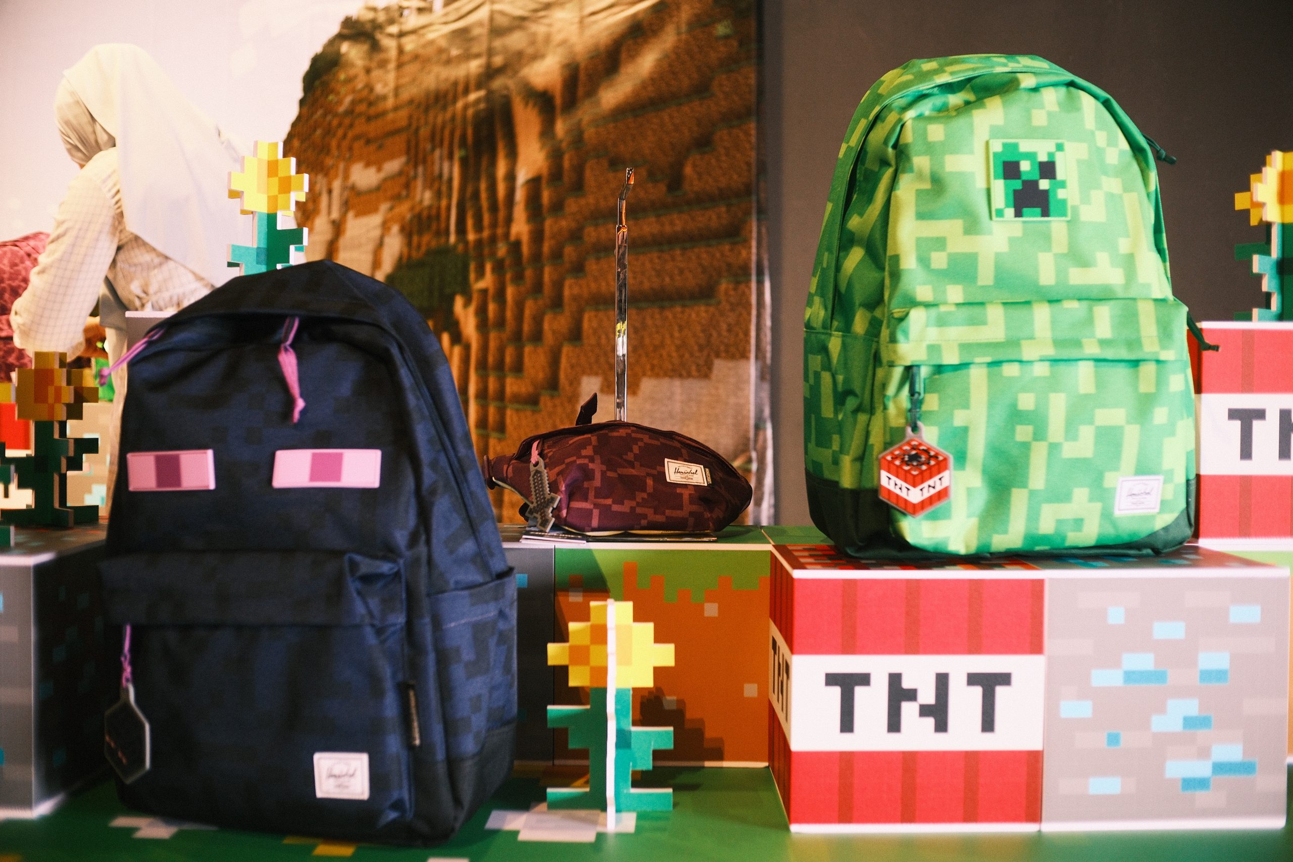 Herschel Malaysia X Minecraft Menampilkan Koleksi Beg Dan Aksesori Edisi Terhad