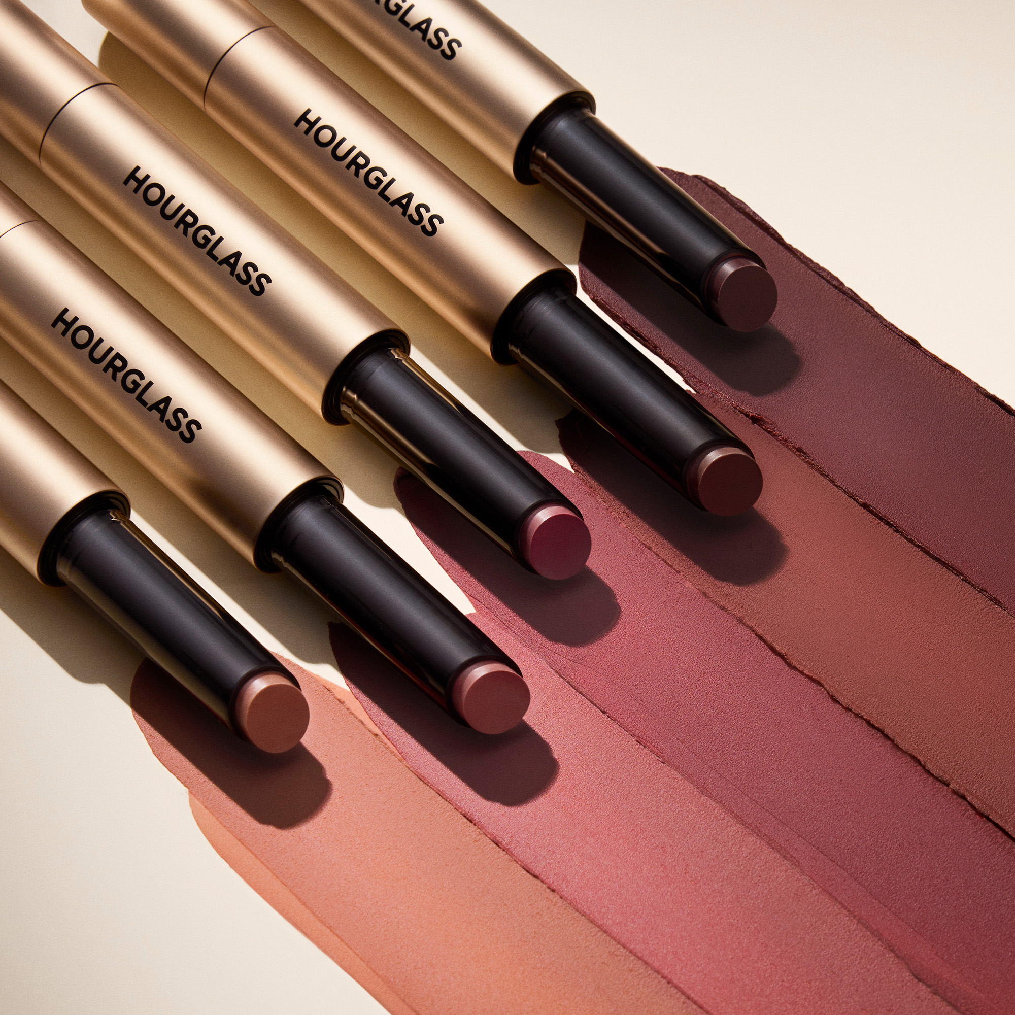 Hourglass Memperkenalkan Gincu Dengan Formula Hibrid – Phantom Blur Balm
