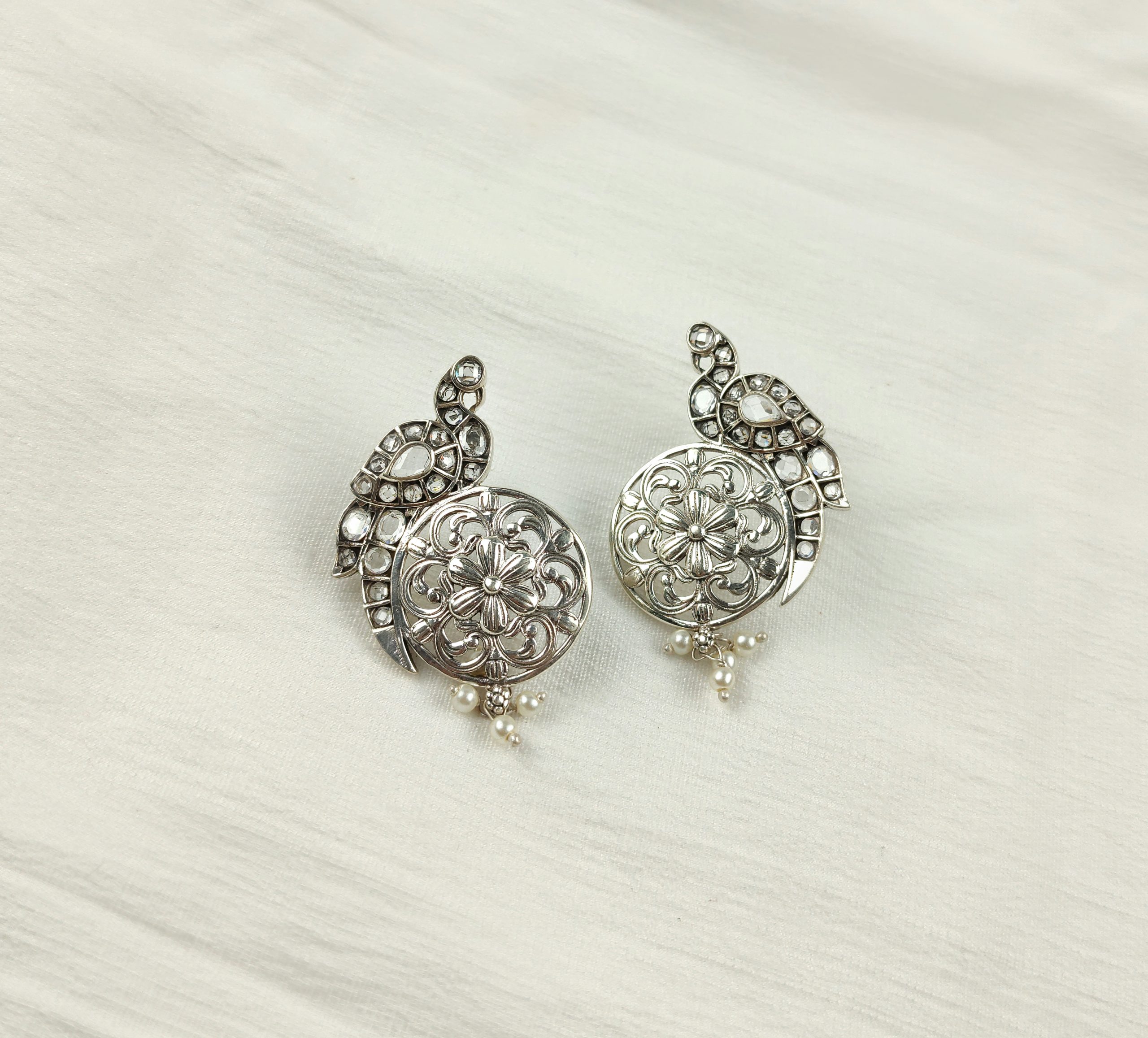 Cara Mudah Kembalikan Kilauan Aksesori Sterling Silver Yang Kusam