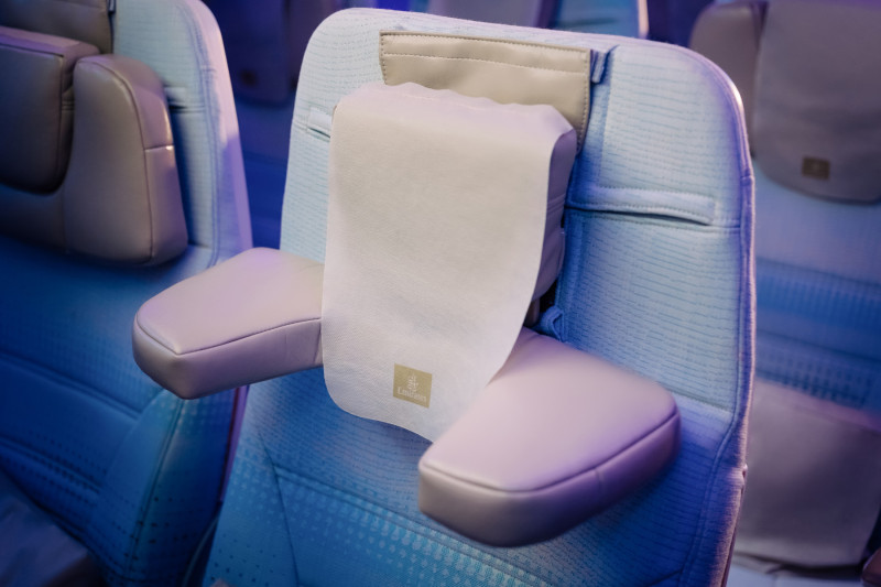 Kapal Terbang Emirates Dilengkapi U-Dream Headrest – Ciri Sokongan Kepala Untuk Penumpang Kelas Ekonomi