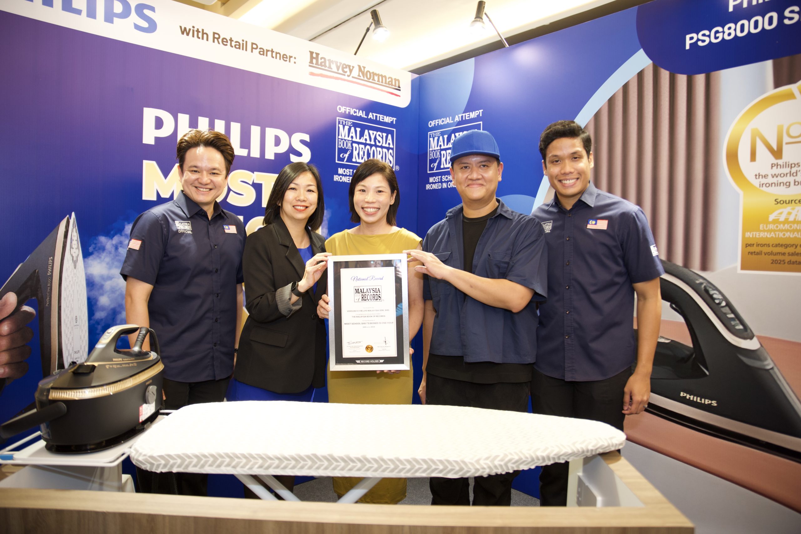 Philips Cipta Rekod Malaysia – Menggosok 49 Helai Baju Dalam Masa 1 Jam