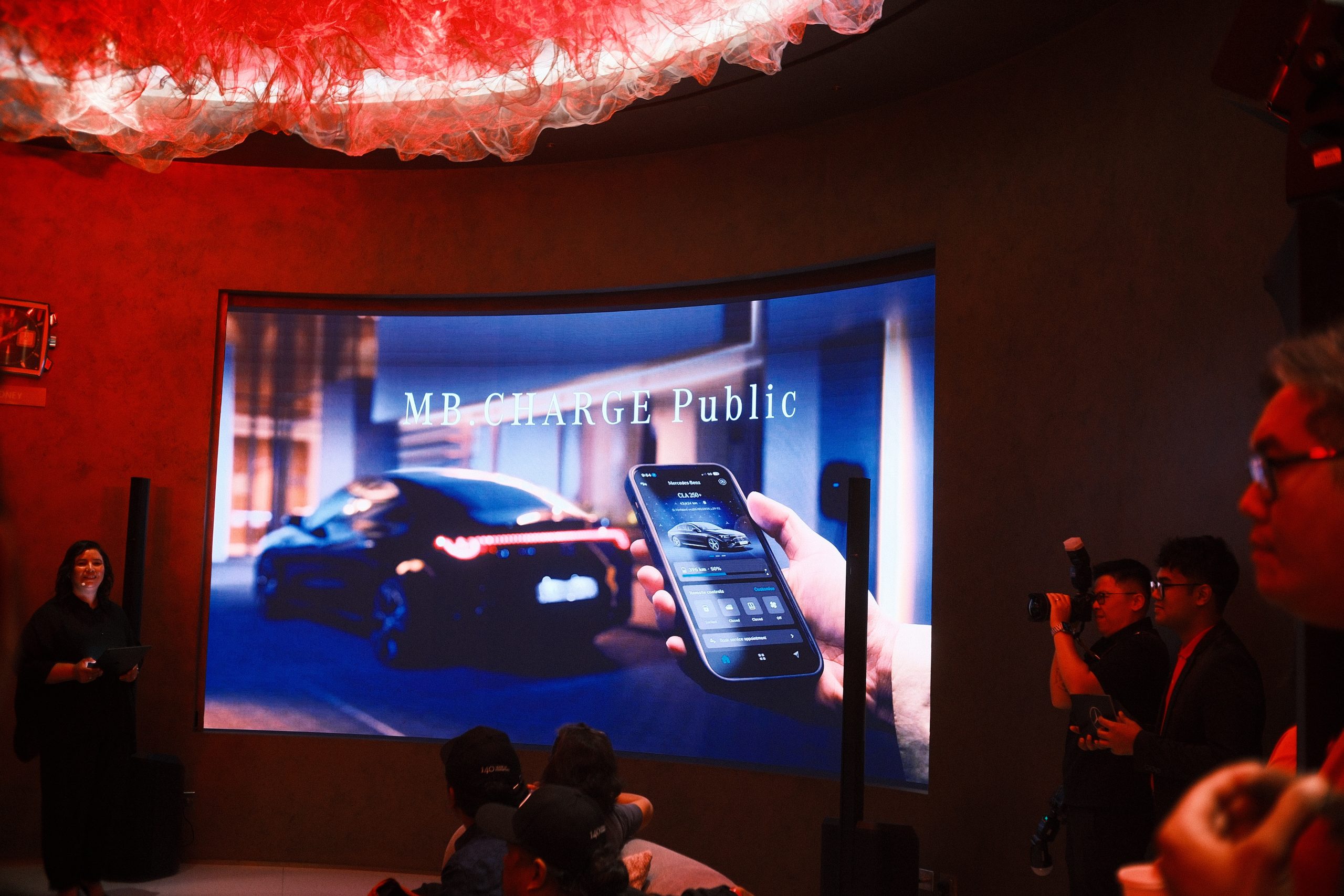 Mercedes-Benz Melancarkan Platform Digital MB.CHARGE Public