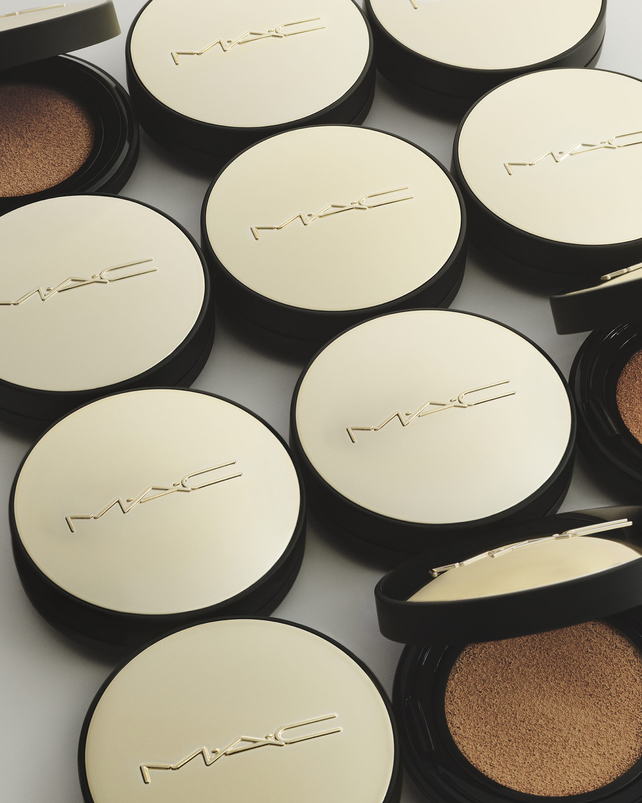 M.A.C Memperkenalkan Studio Radiance Serum-Powered Cushion Foundation, Tawarkan Kemasan Glowing Hingga 12 Jam