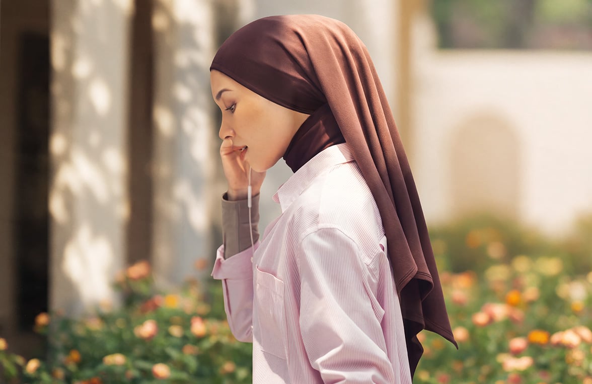 Hijab AIRism UNIQLO Kembali Ditawarkan Pada 6 November Selepas Habis Terjual Di Seluruh Negara